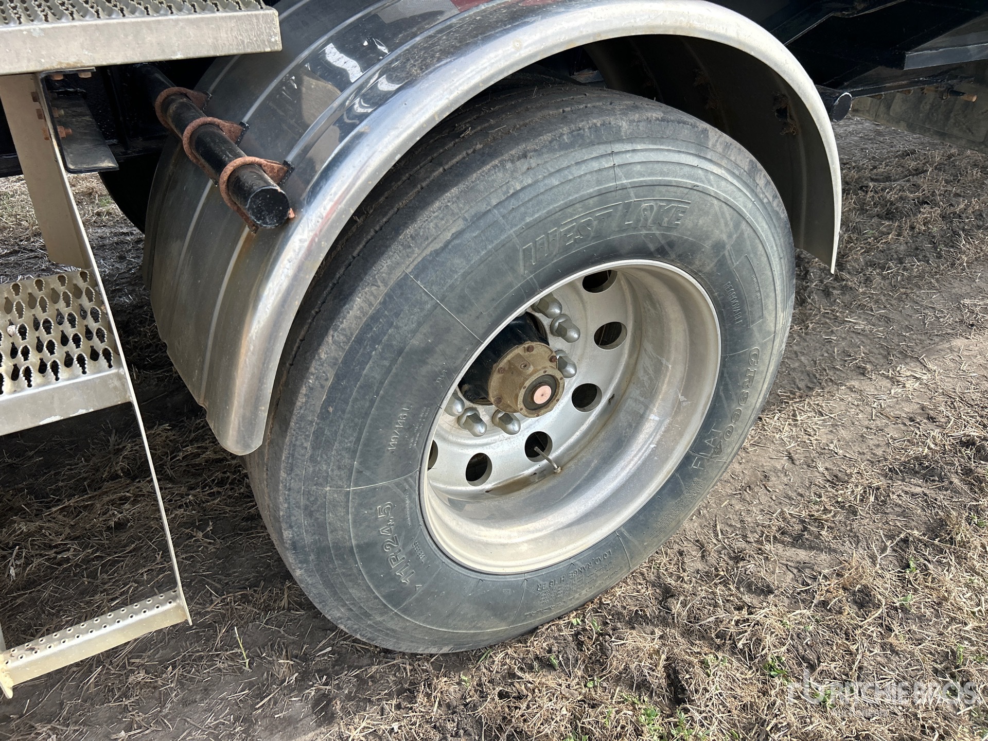2009 Load King 30 ft Tri/A Super B-Train Lead
