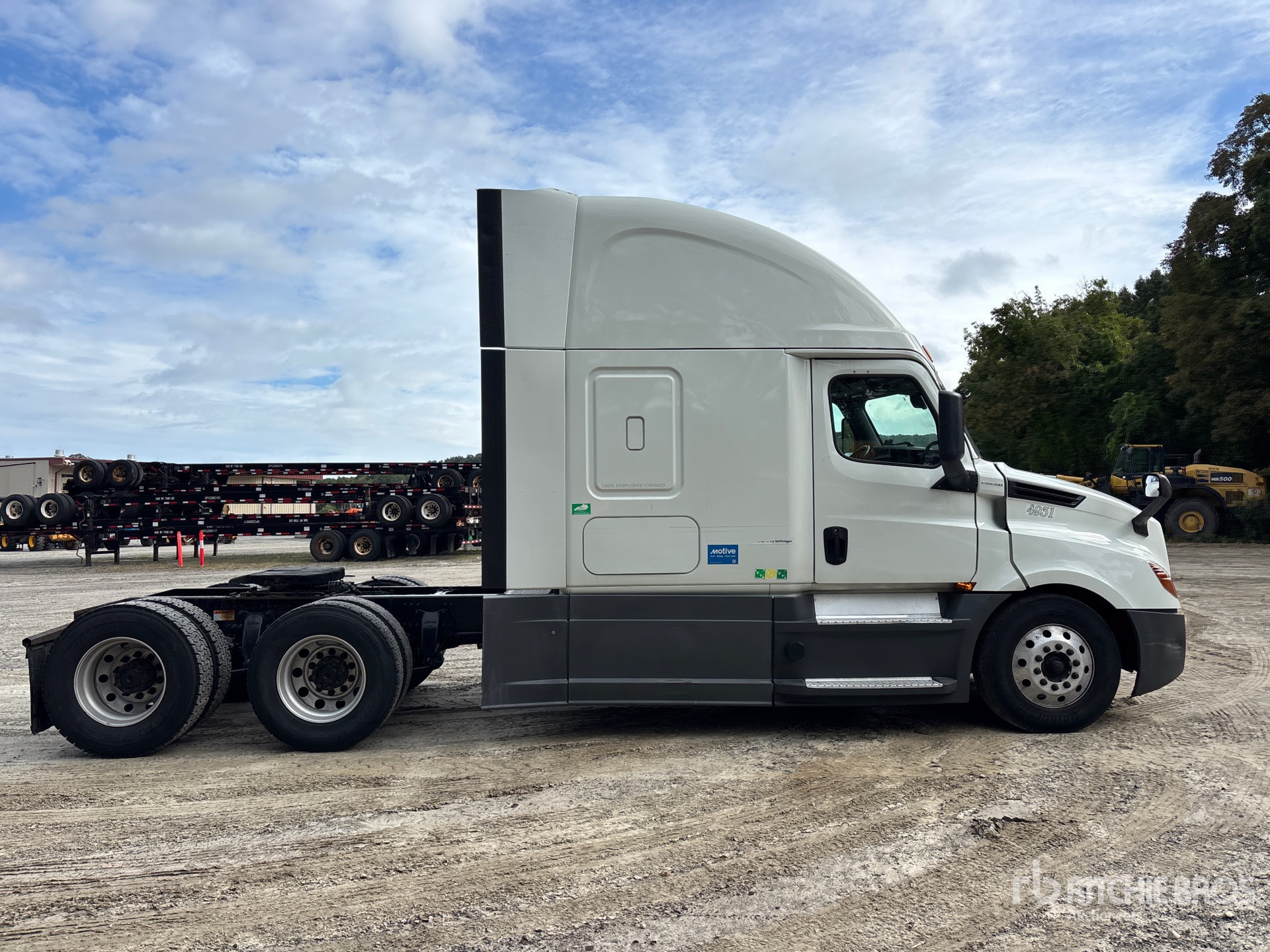 2020 Freightliner CASCADIA 126