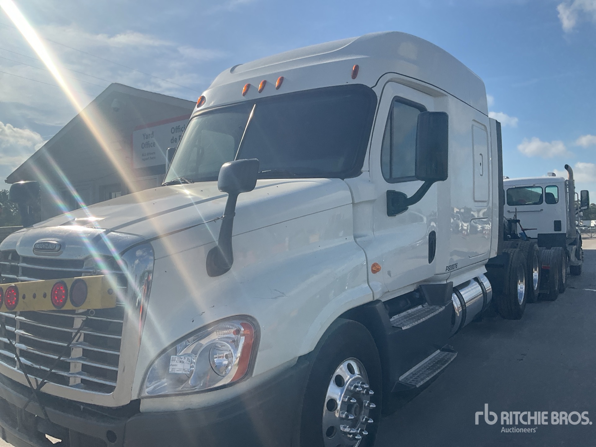 2015 Freightliner CASCADIA 125