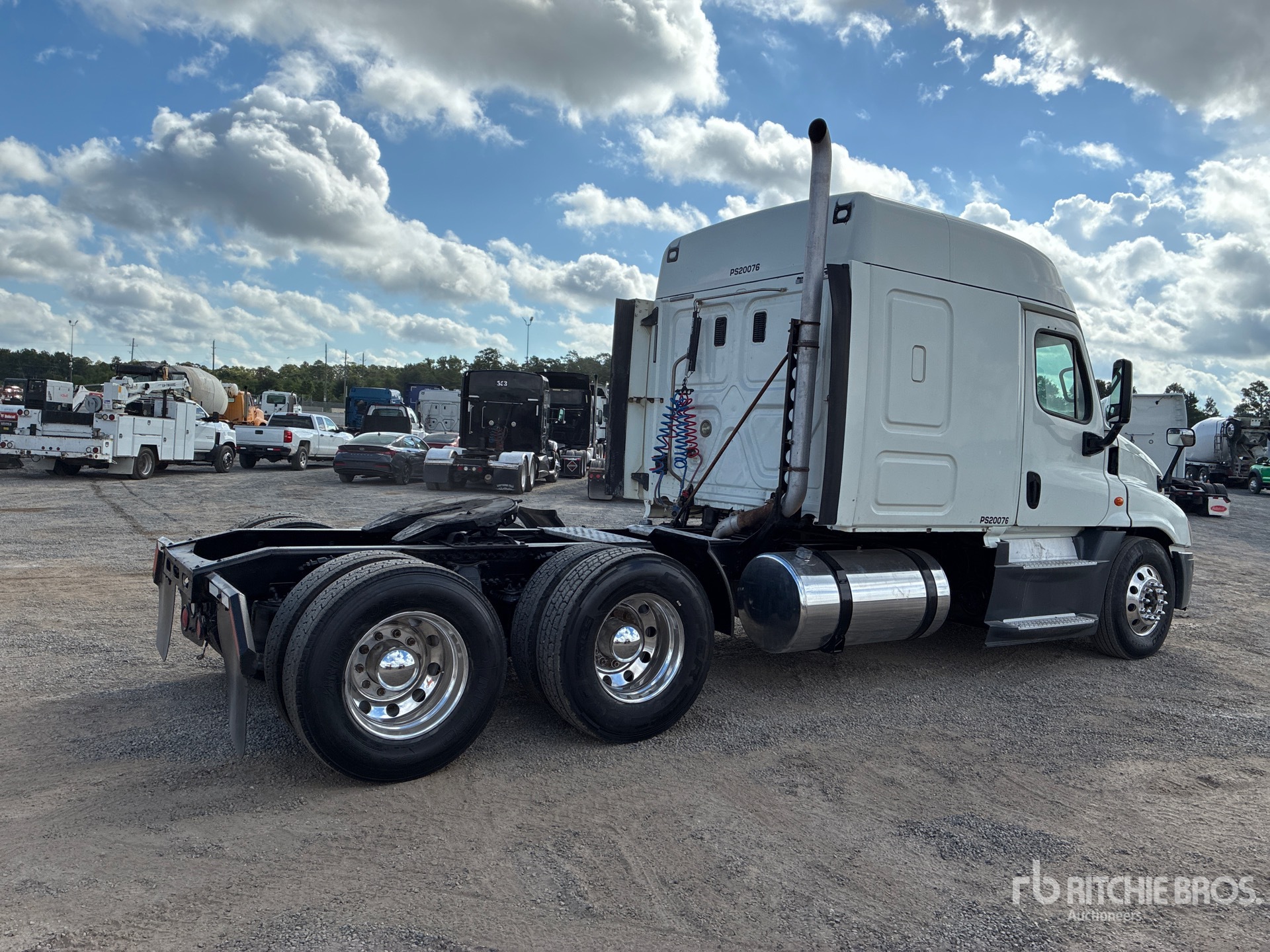 2015 Freightliner CASCADIA 125