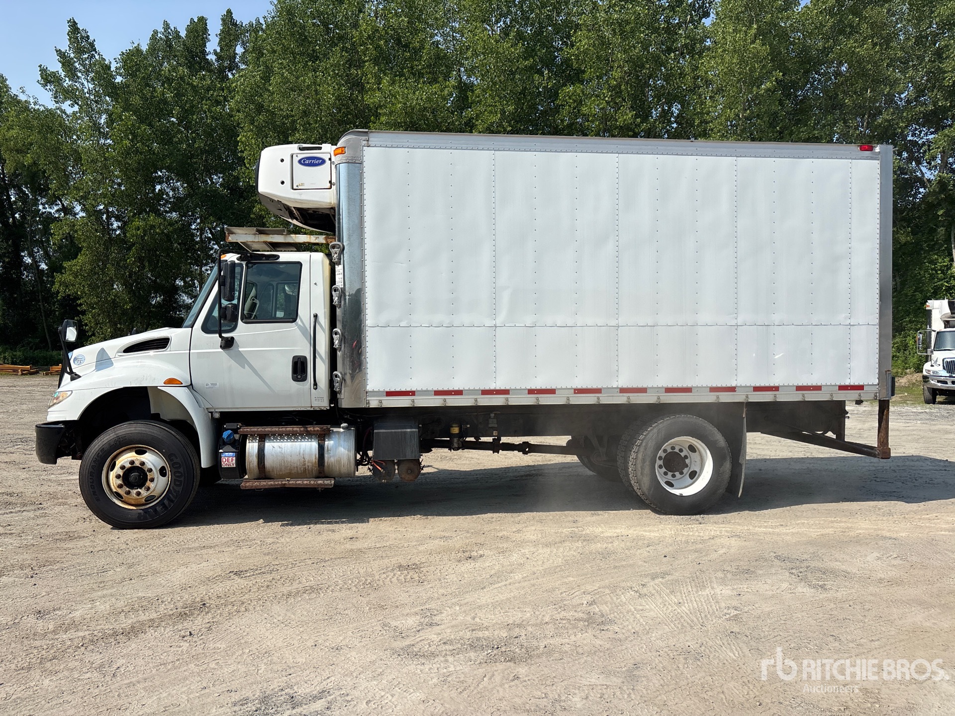 2017 International 4300 SBA 4X2