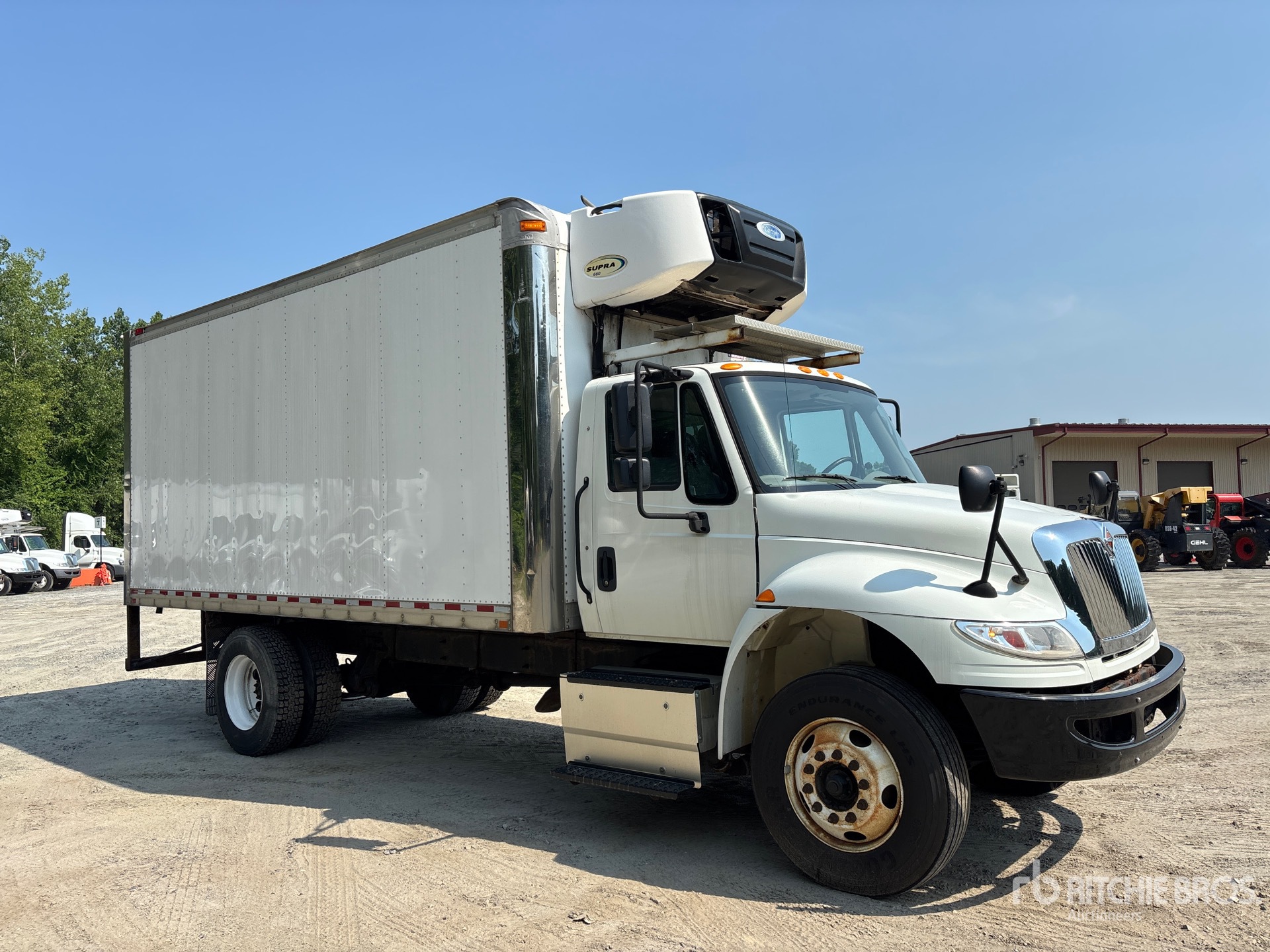 2017 International 4300 SBA 4X2