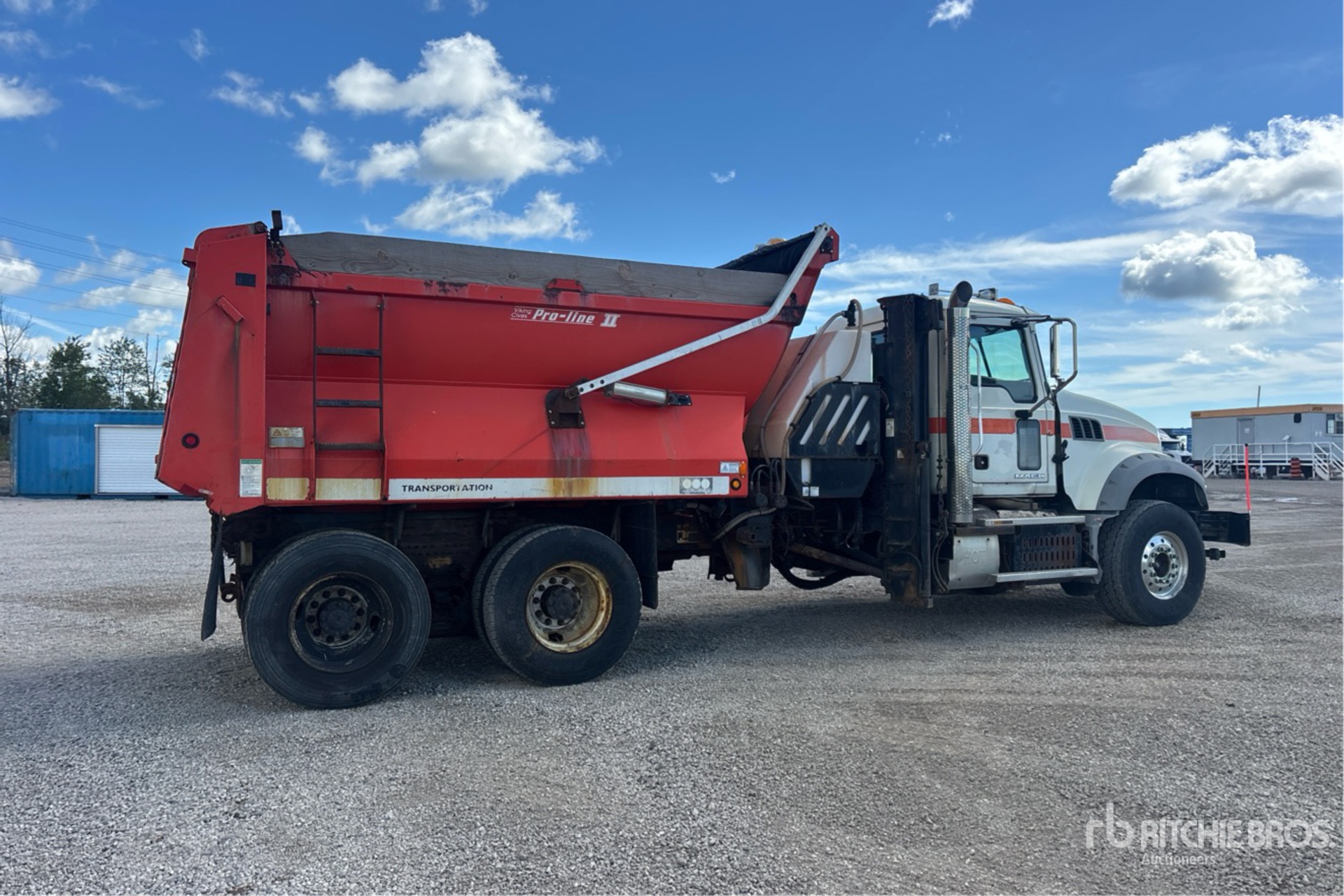 2013 Mack GU713
