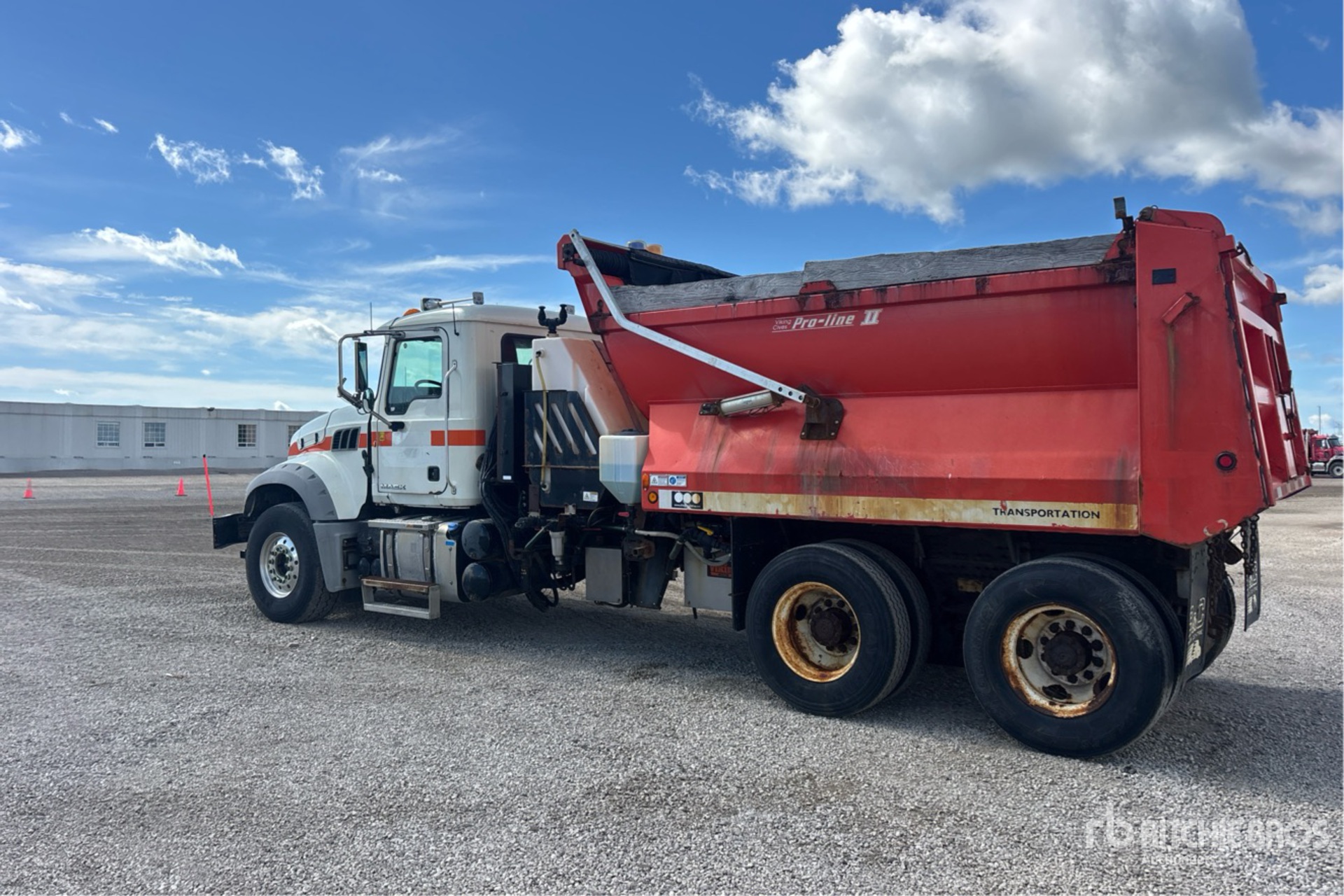 2013 Mack GU713