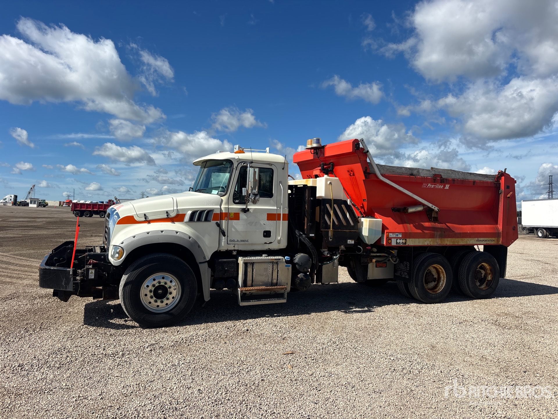 Photo of 2013 Mack GU713
