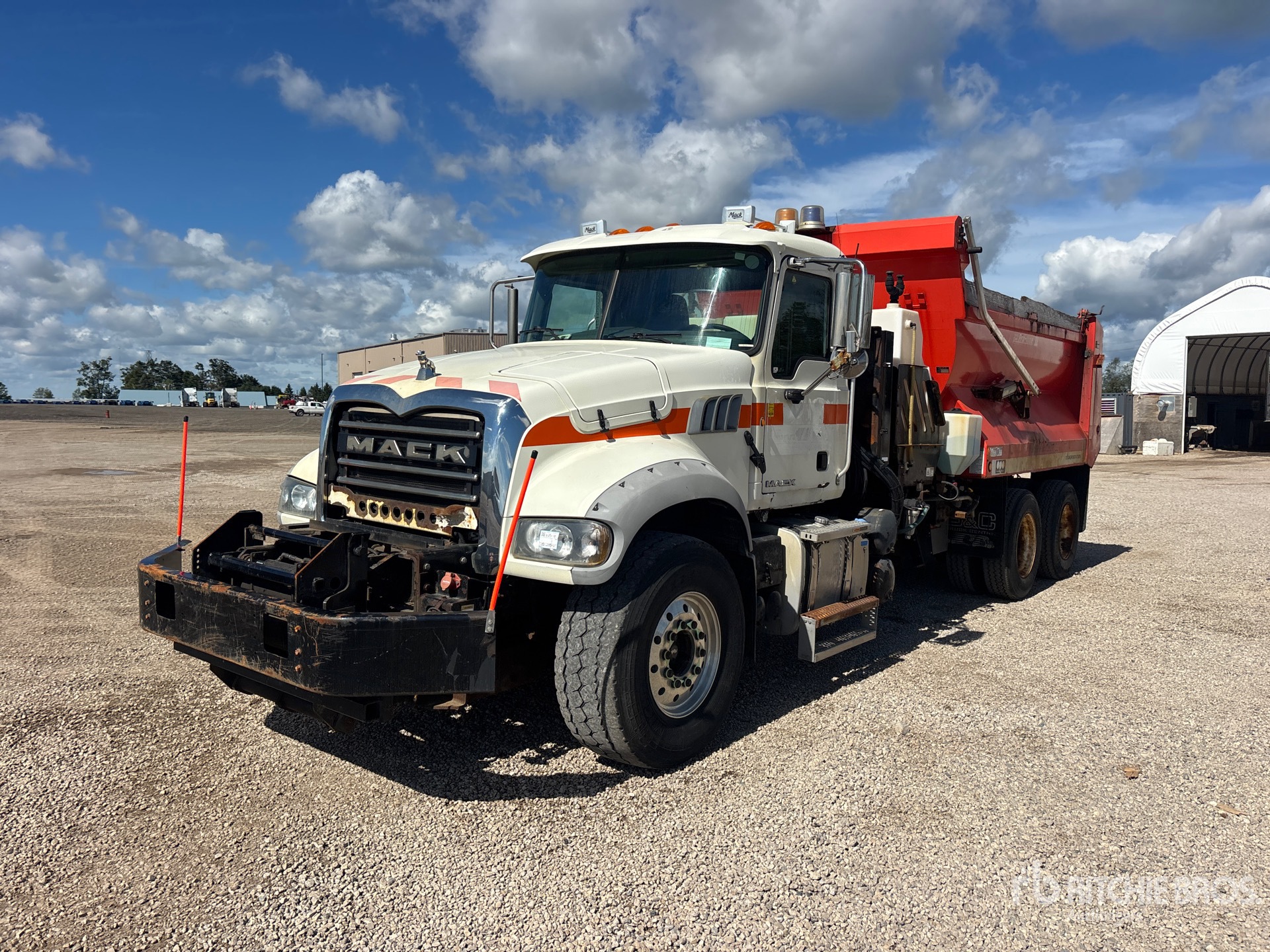 2013 Mack GU713
