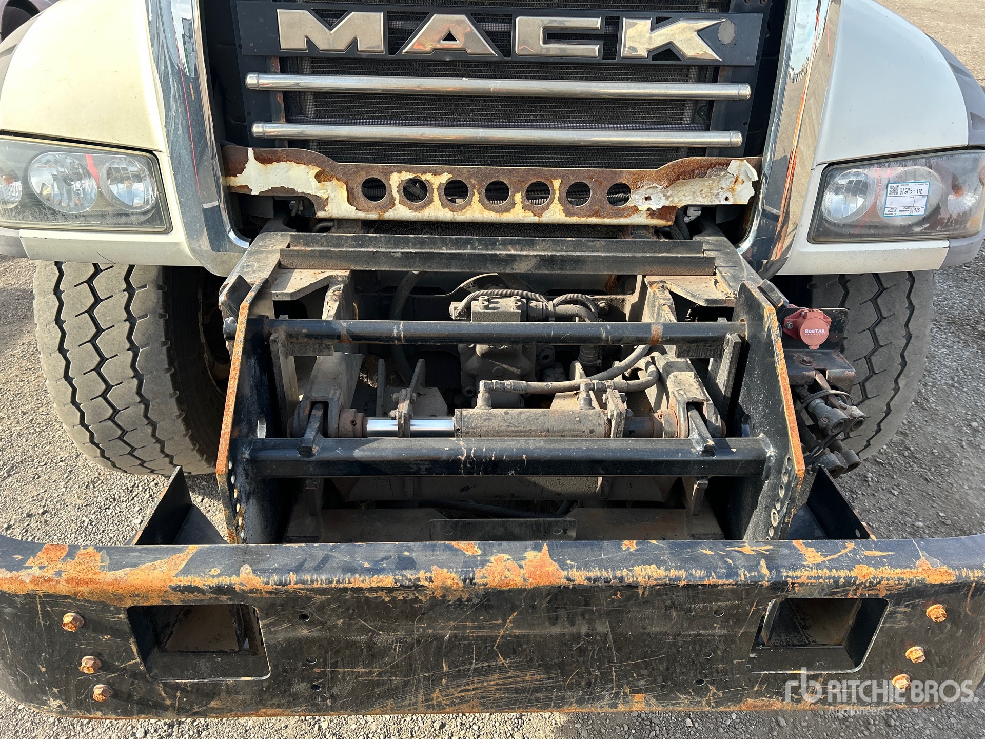 2013 Mack GU713