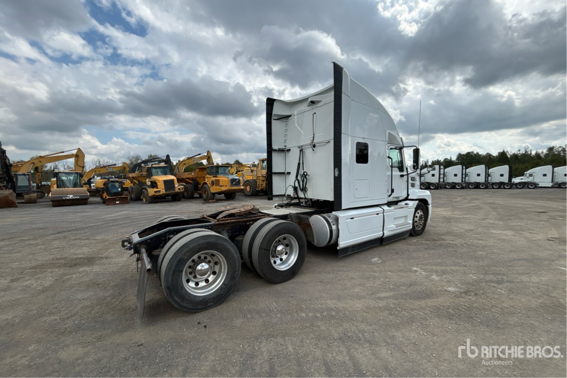 2020 Mack AN64T