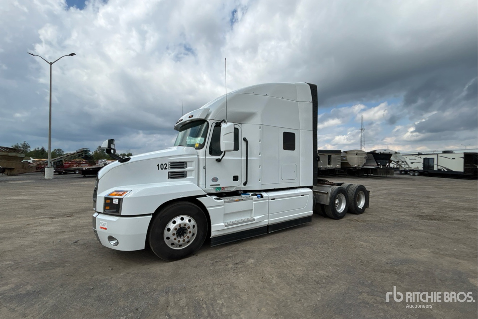 2020 Mack AN64T