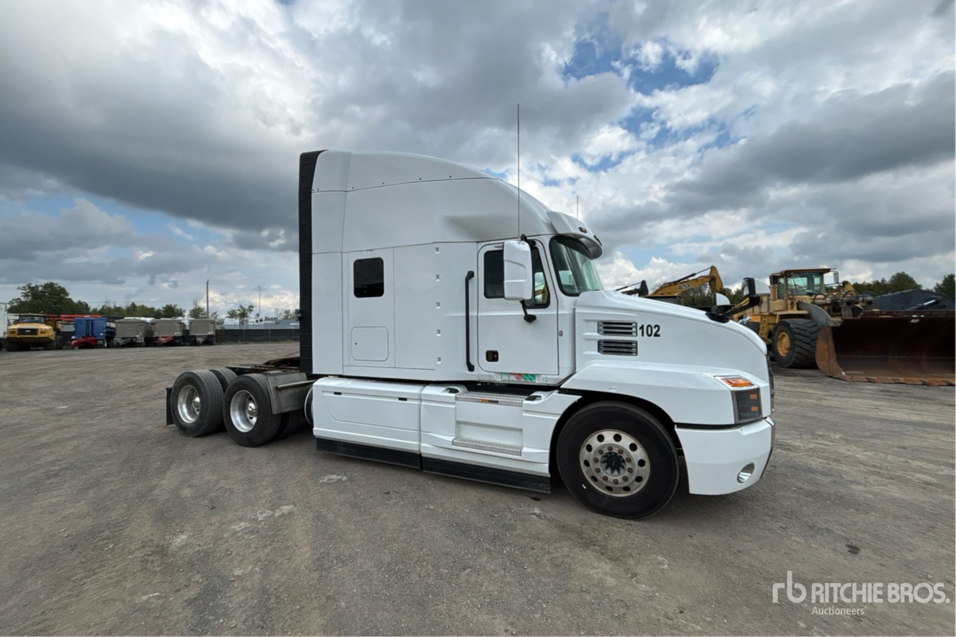 2020 Mack AN64T