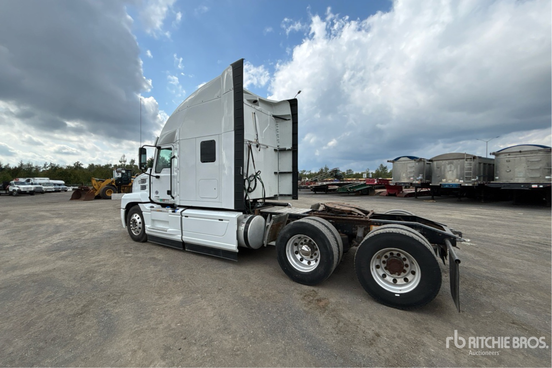 2020 Mack AN64T