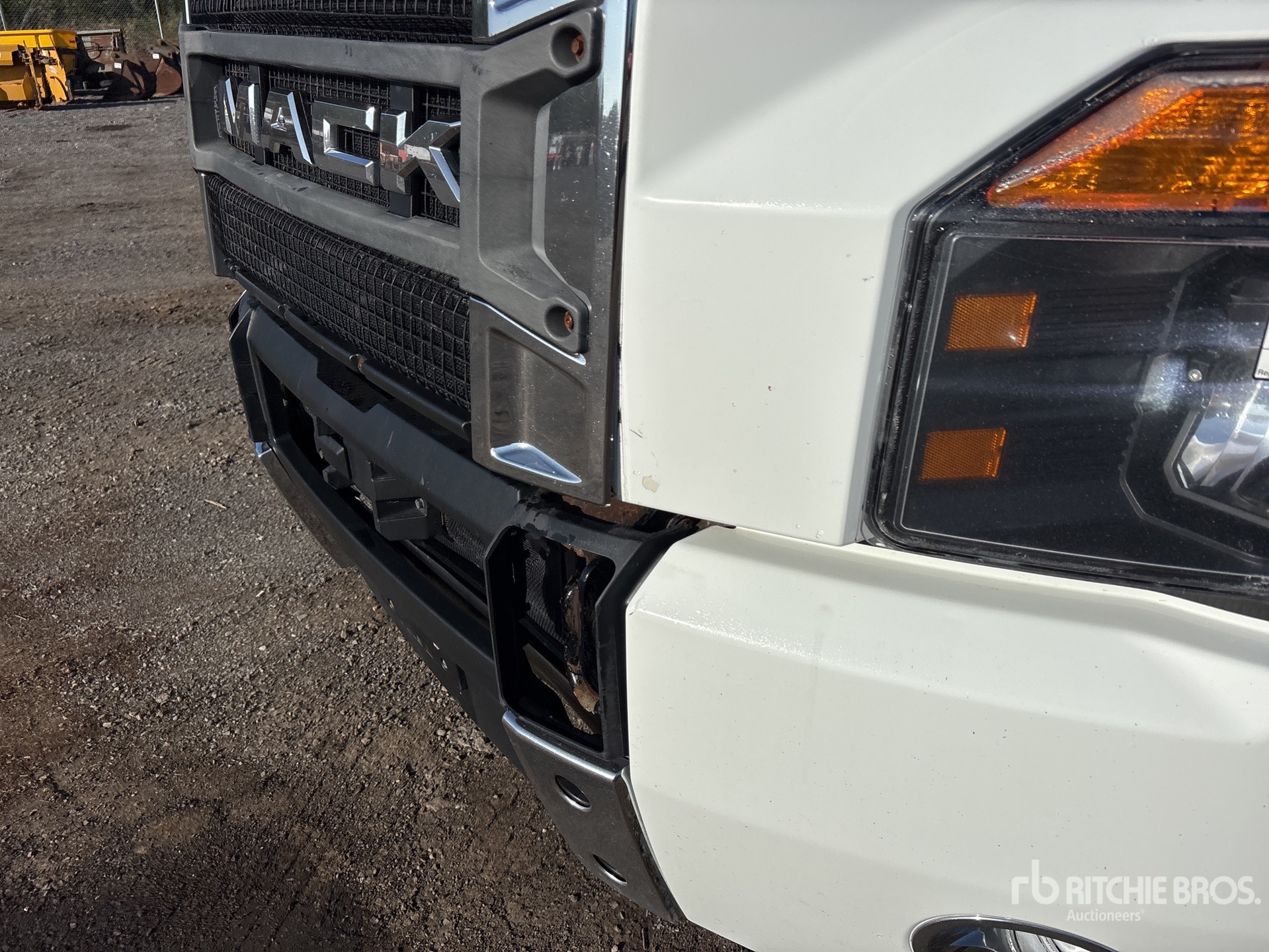 2020 Mack AN64T