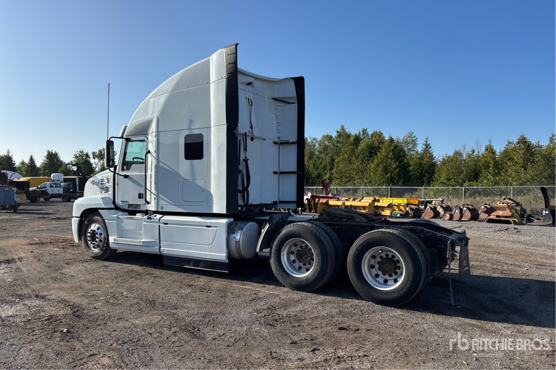 2020 Mack AN64T