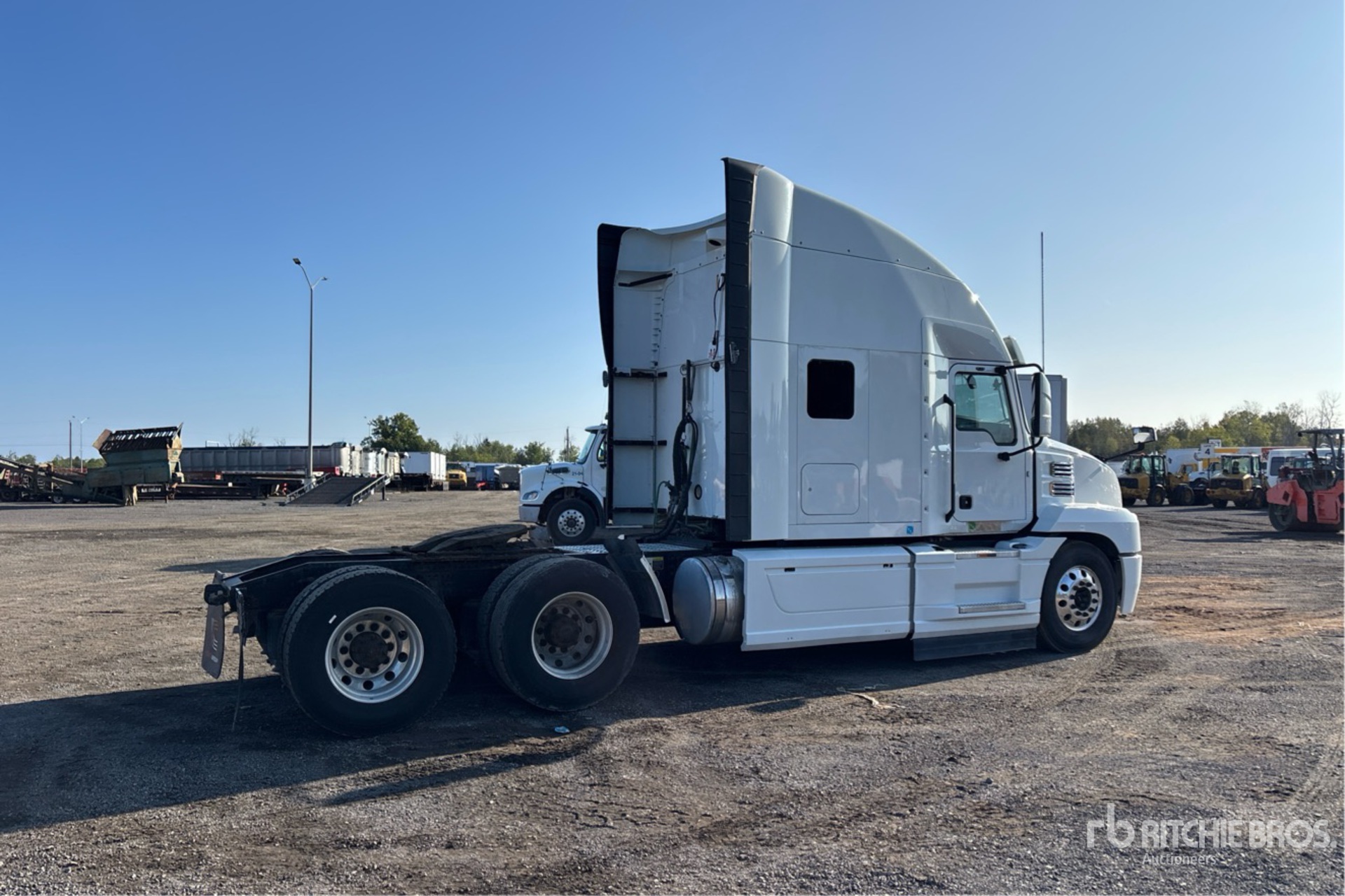 2020 Mack AN64T