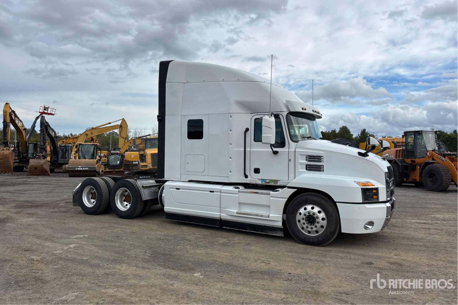2020 Mack AN64T