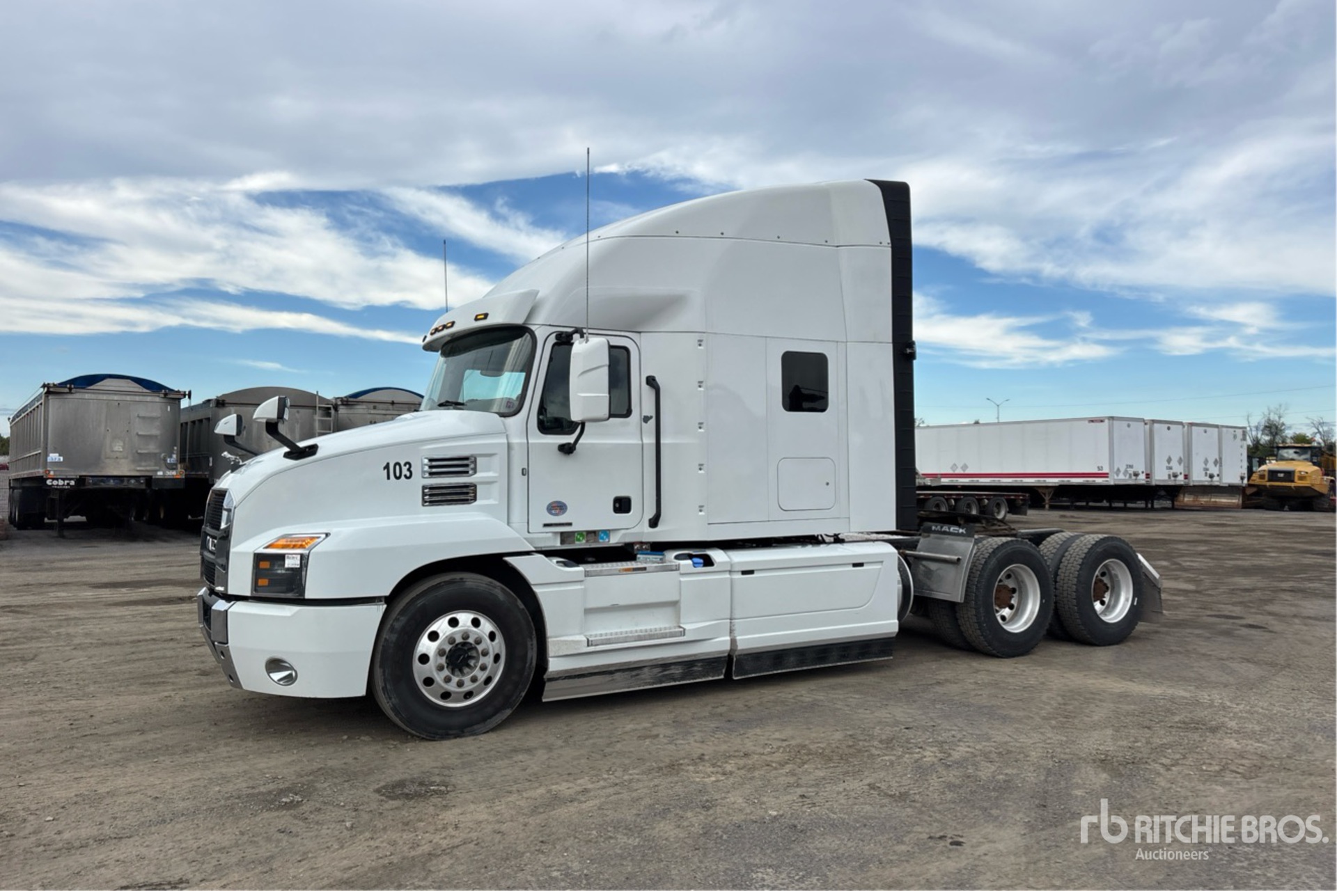 2020 Mack AN64T