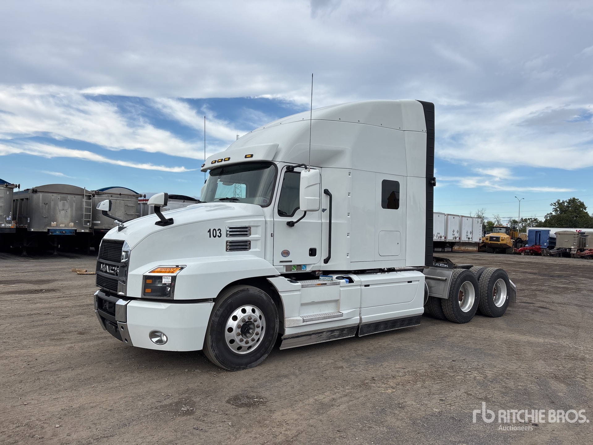 2020 Mack AN64T