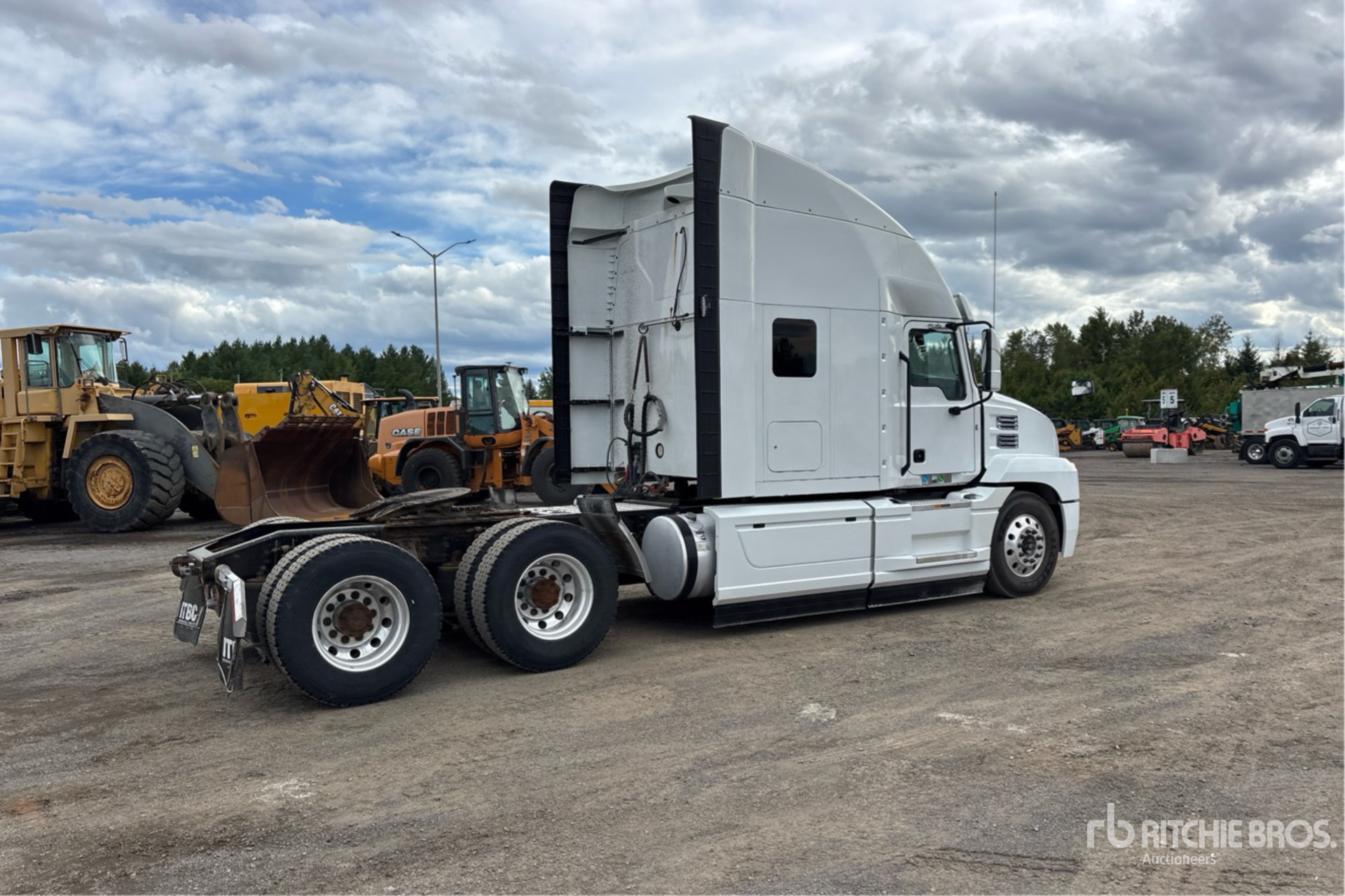 2020 Mack AN64T
