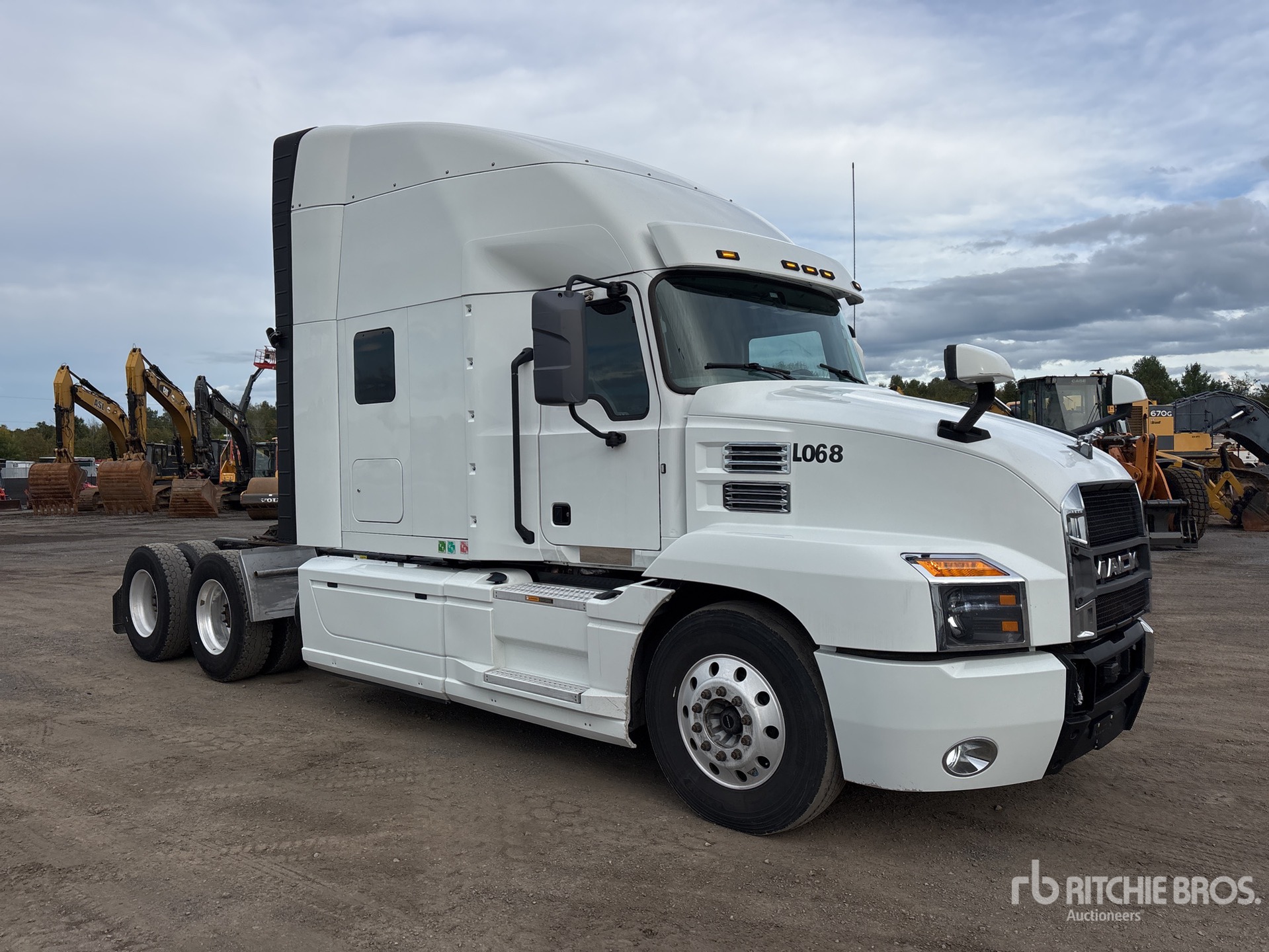 2020 Mack AN64T