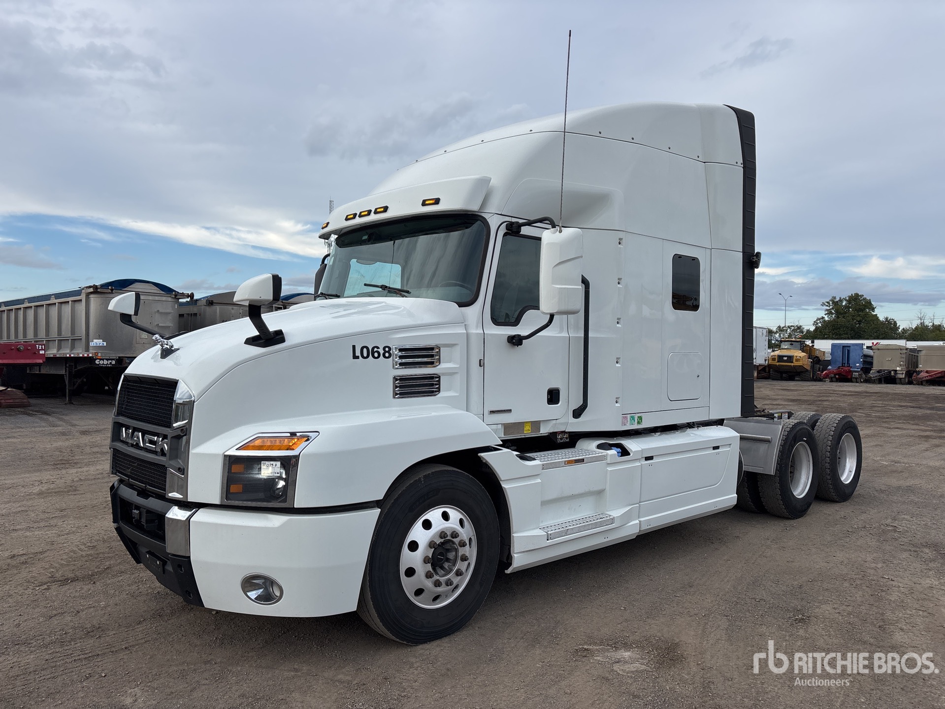 2020 Mack AN64T
