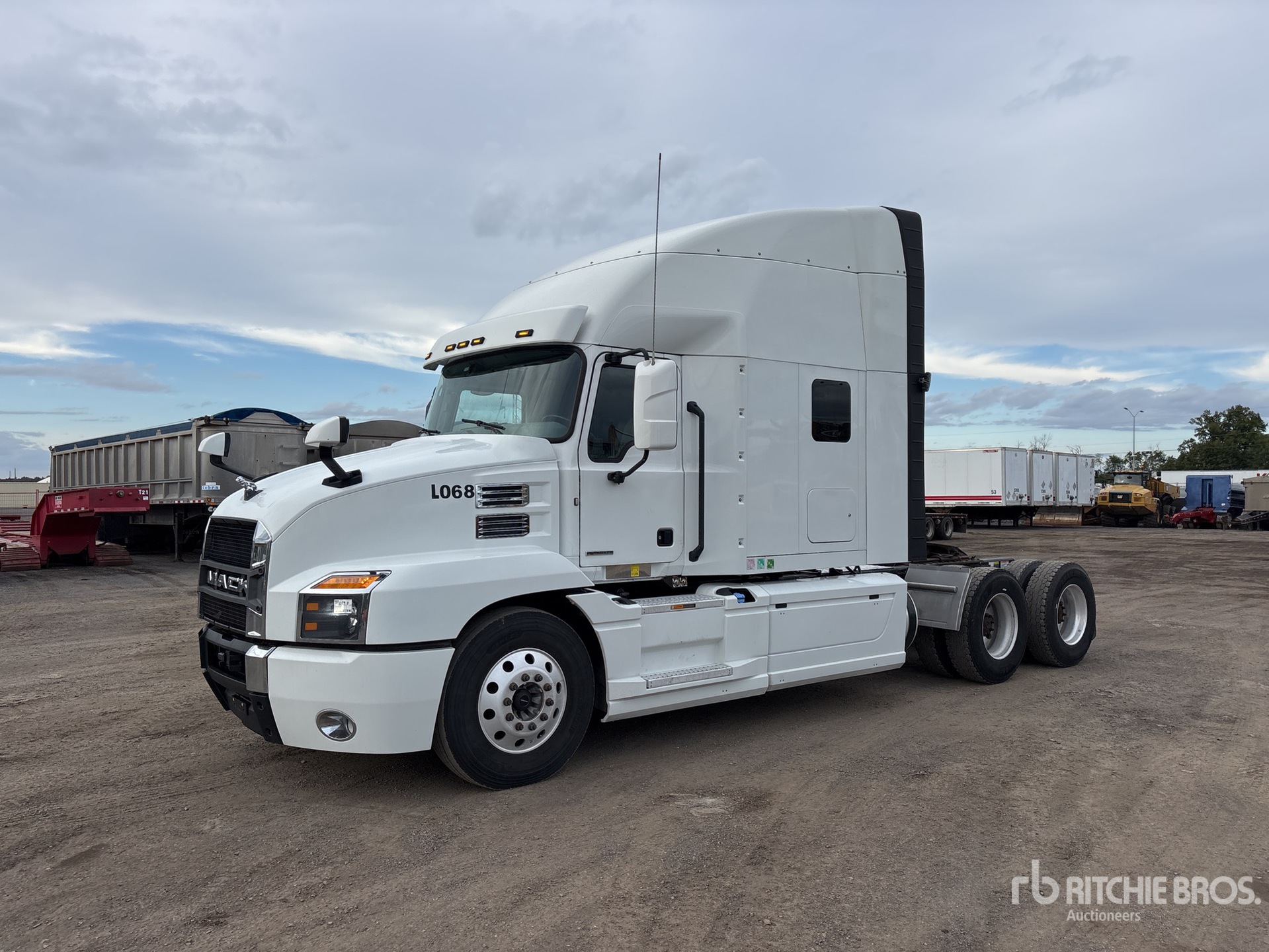 2020 Mack AN64T