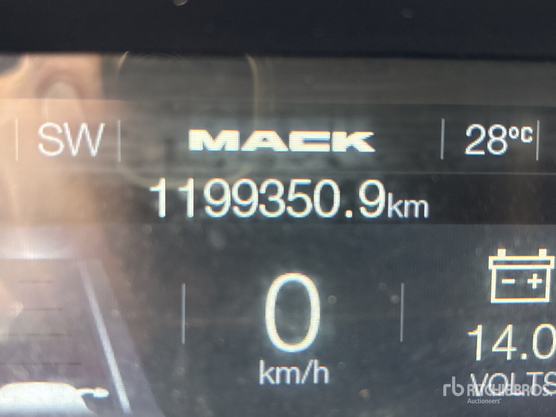 2020 Mack AN64T