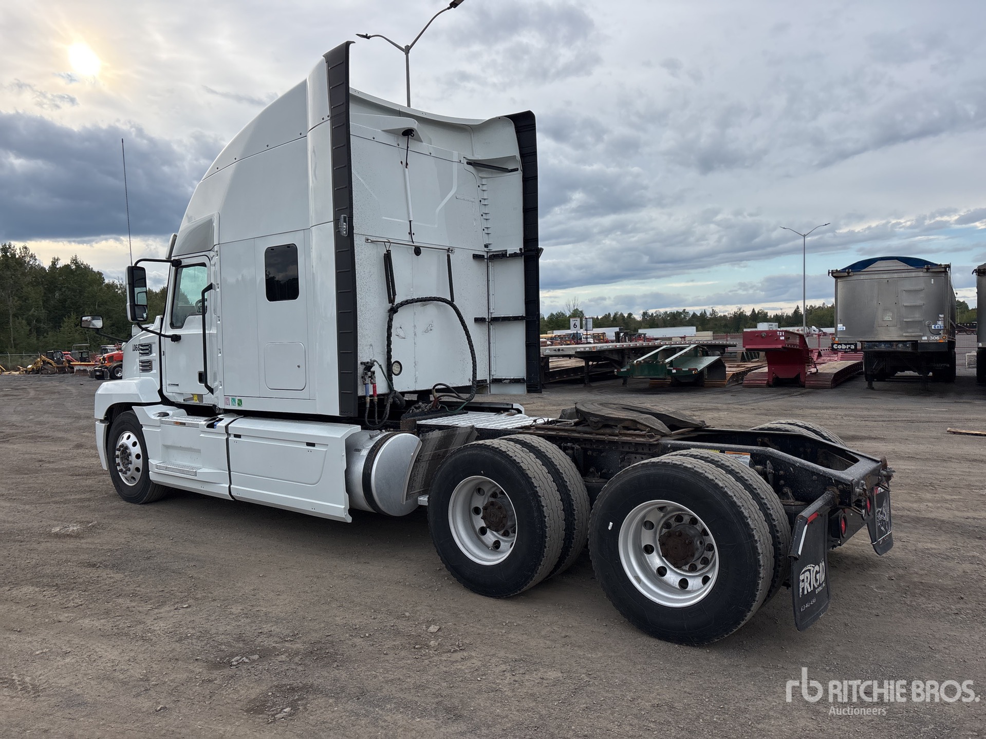 2020 Mack AN64T