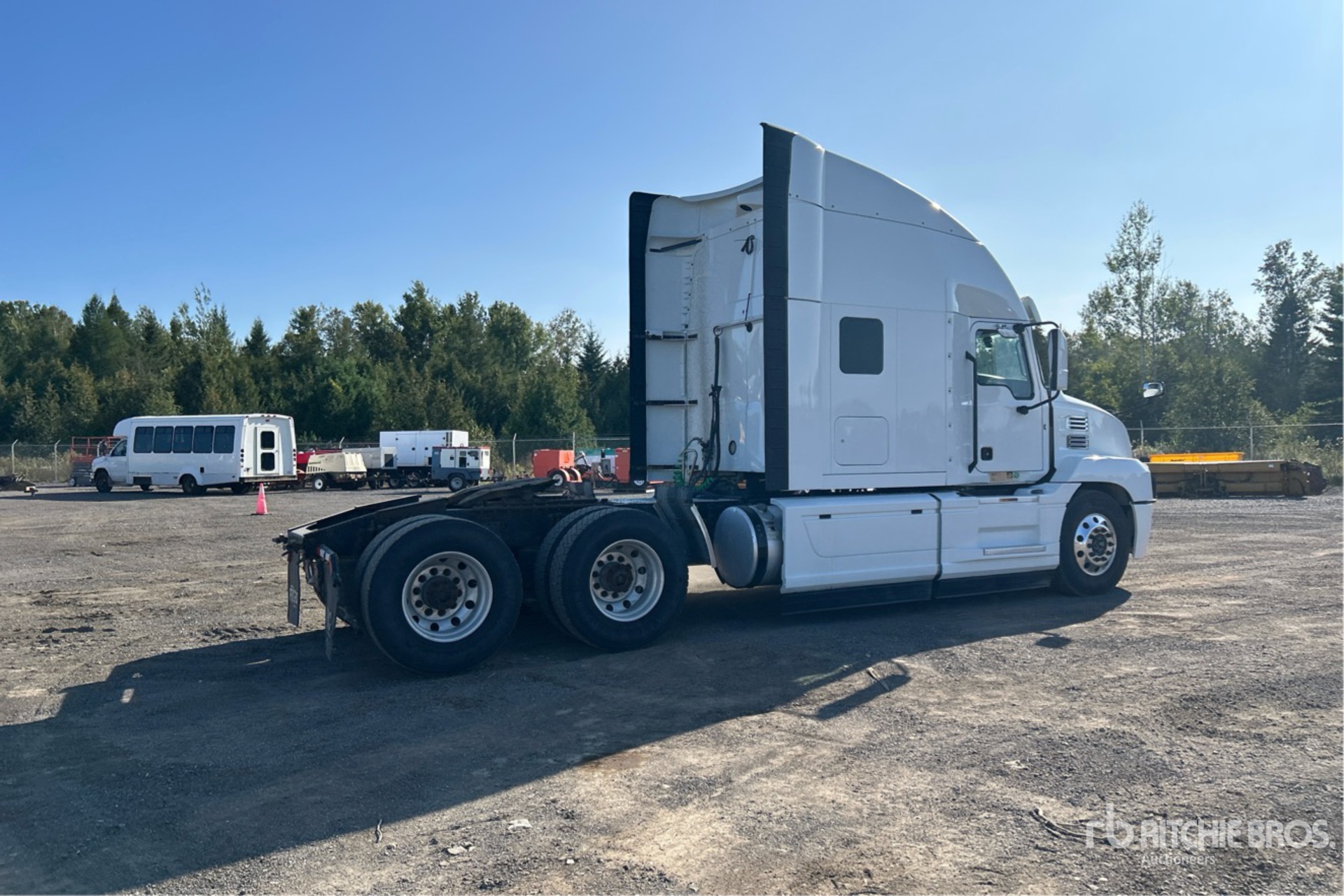 2020 Mack AN64T