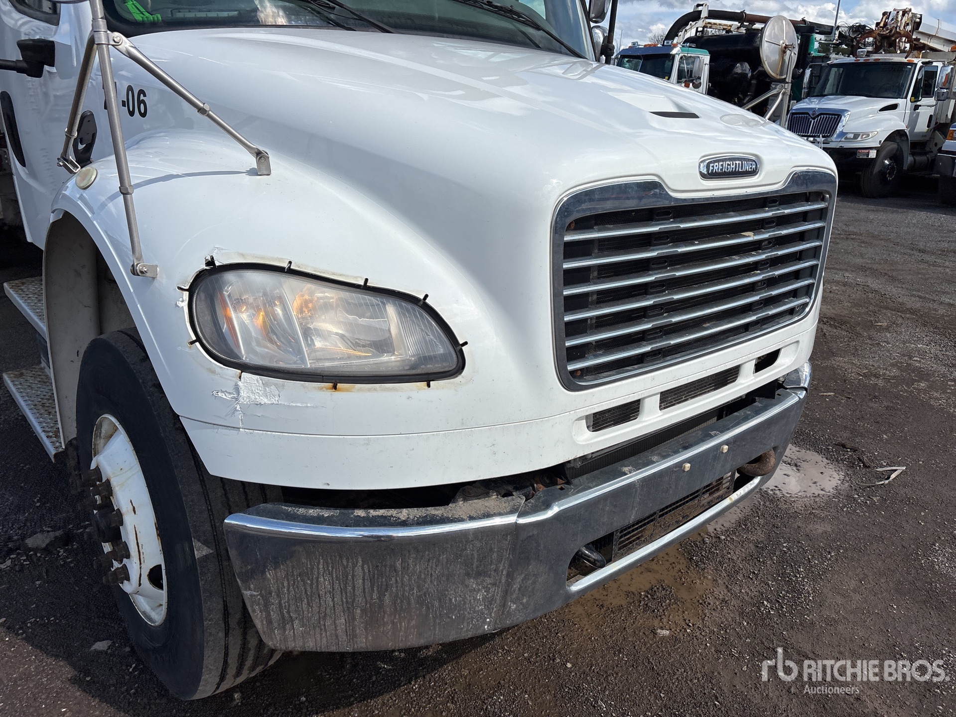 2018 Freightliner M2 106