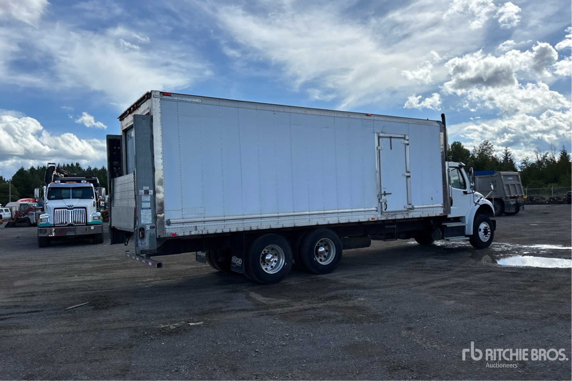2018 Freightliner M2 106