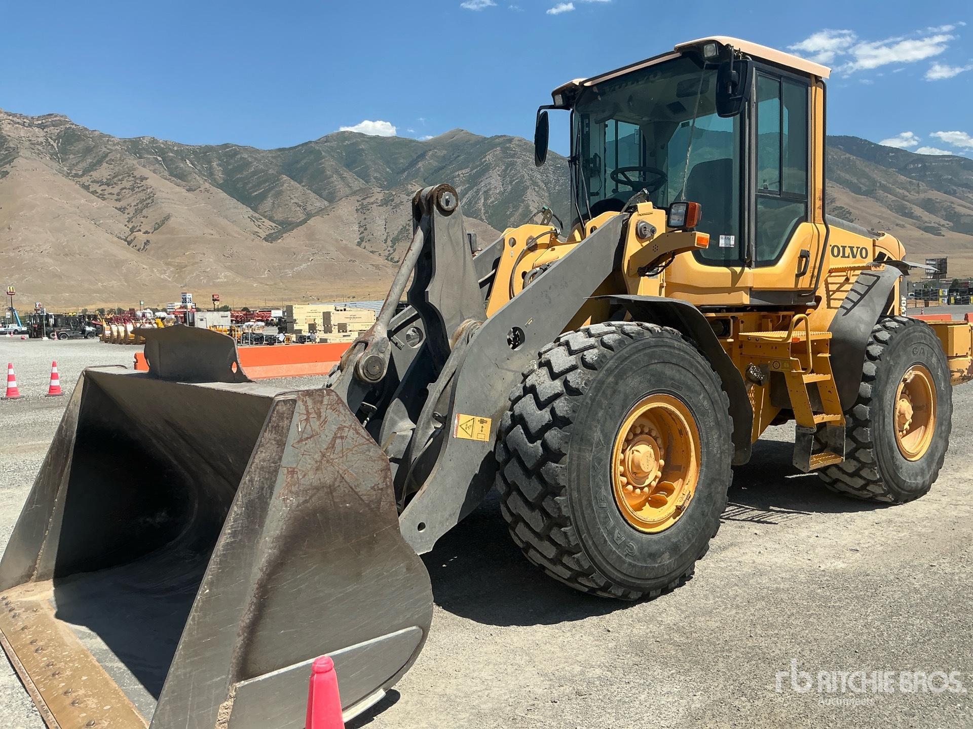 2011 Volvo L90F