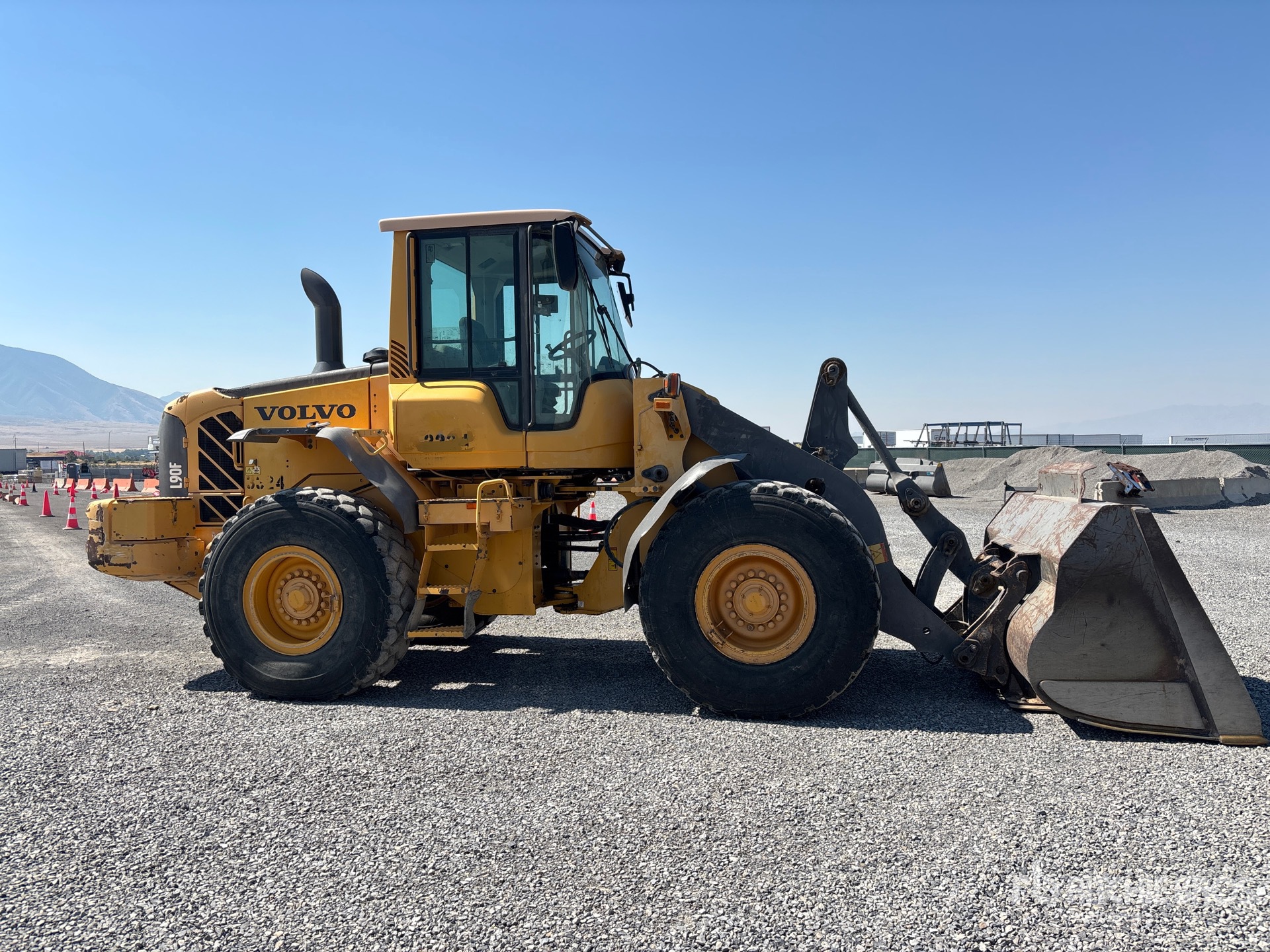 2011 Volvo L90F