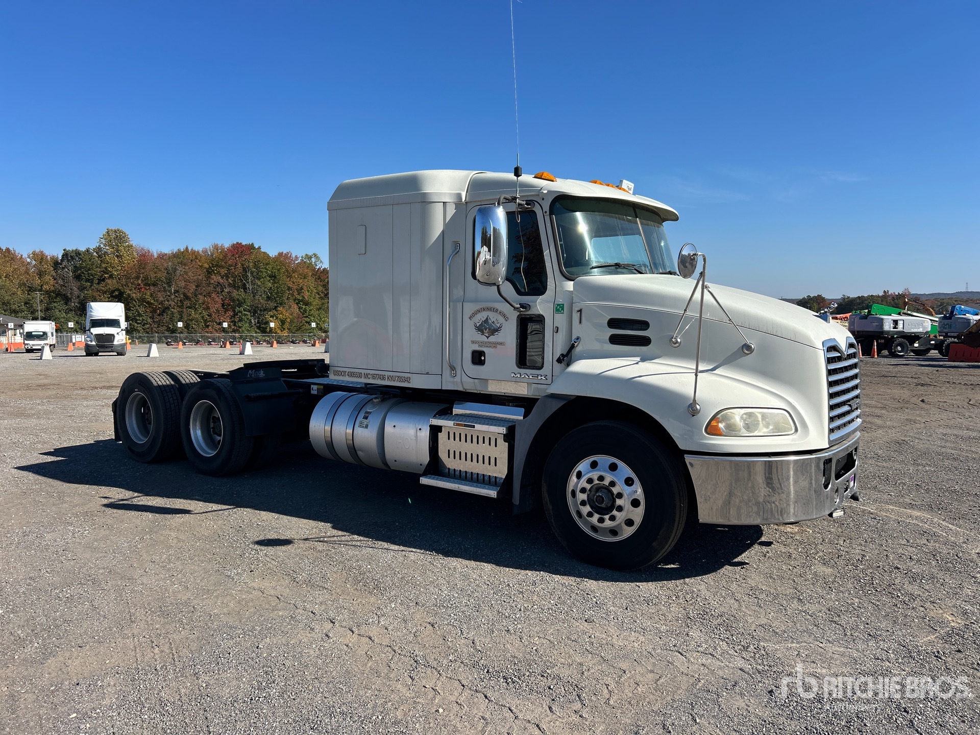 2017 Mack CXU613 PINNACLE