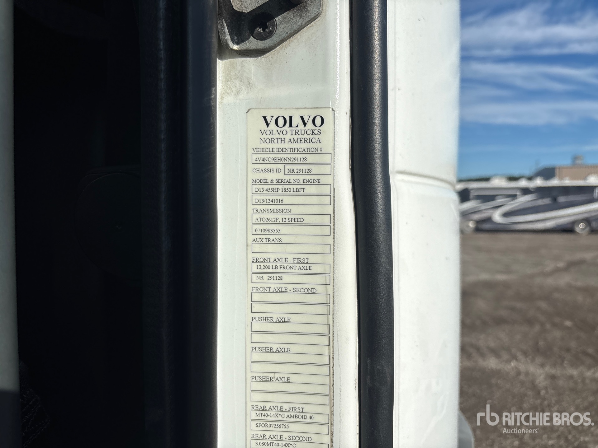 2022 Volvo VNL860