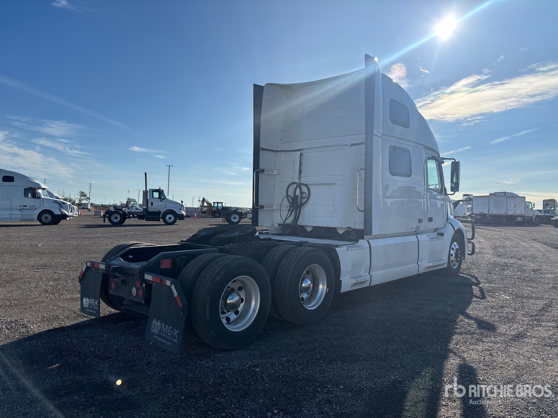 2022 Volvo VNL860
