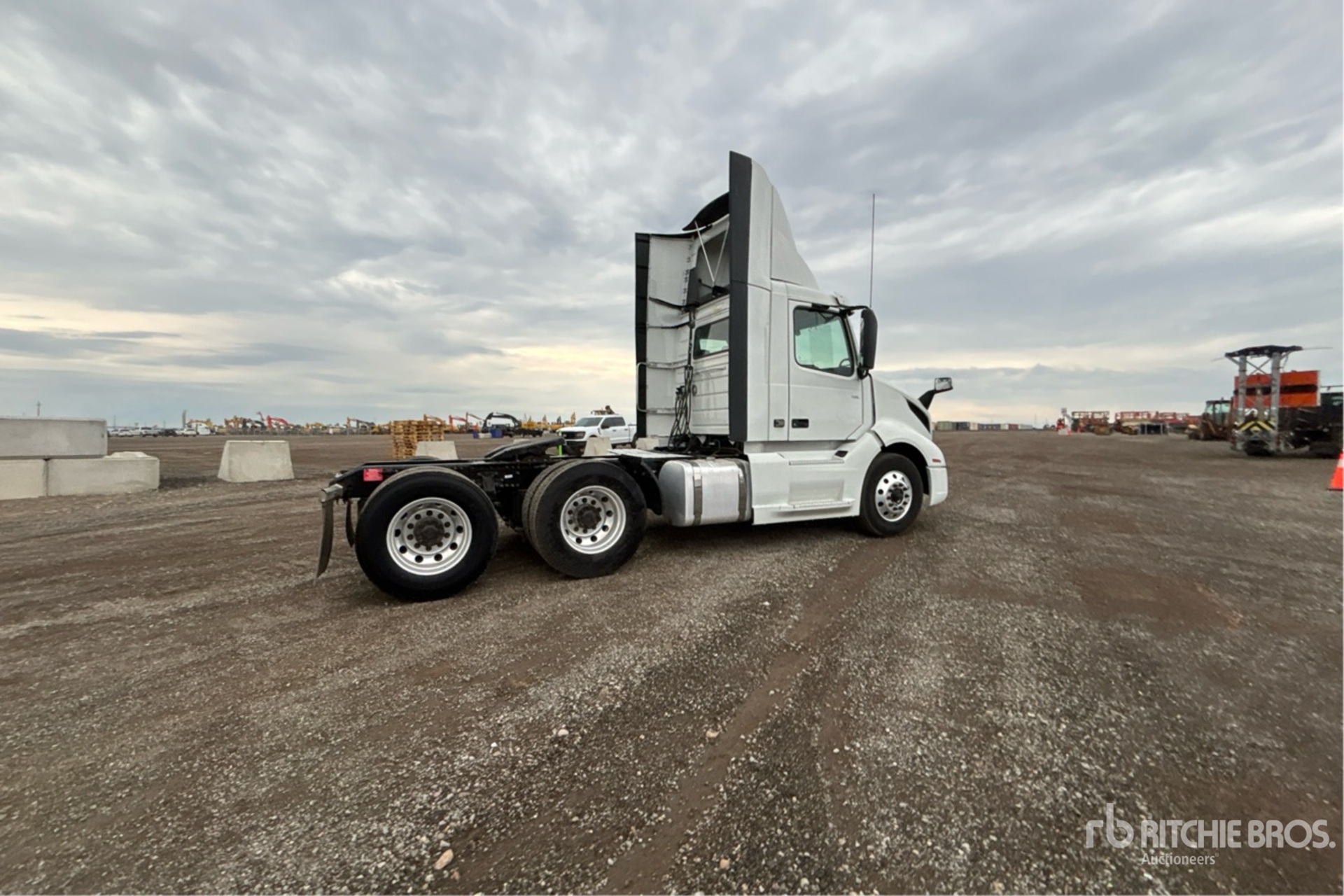 2020 Volvo VNL