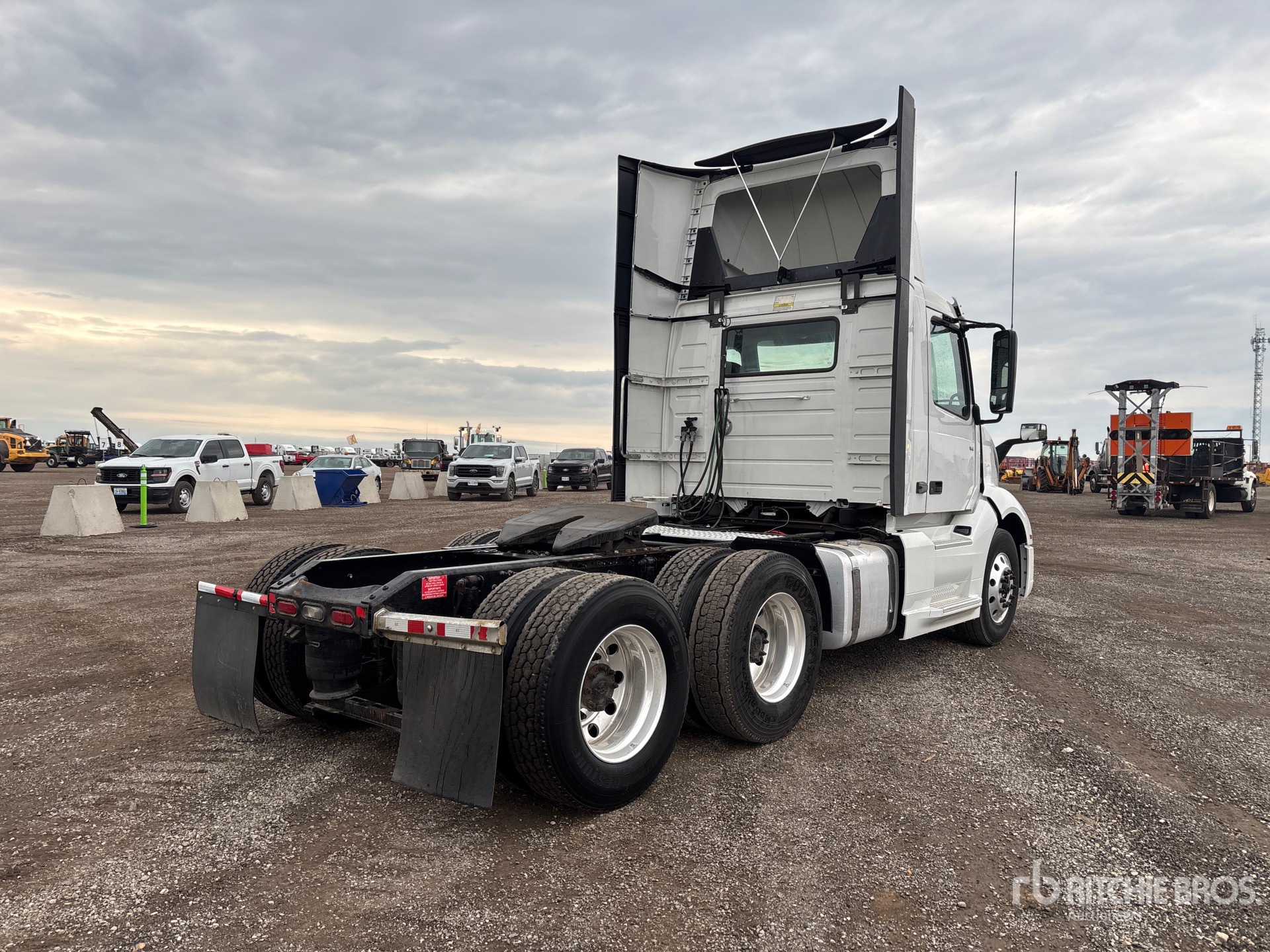 2020 Volvo VNL