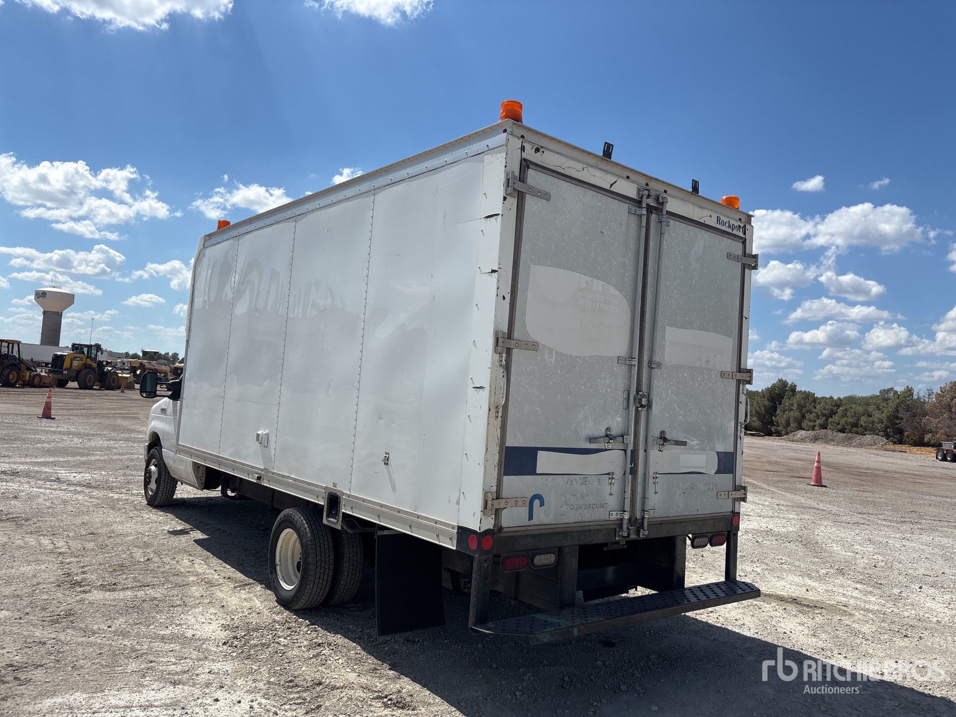 2016 Ford E450