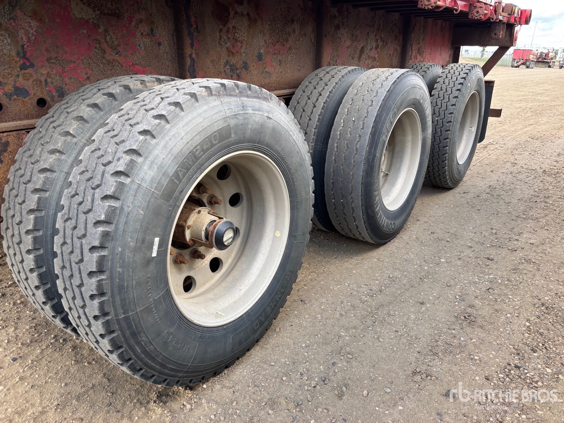 2013 Manac 39 ft Tri/A Flatbed
