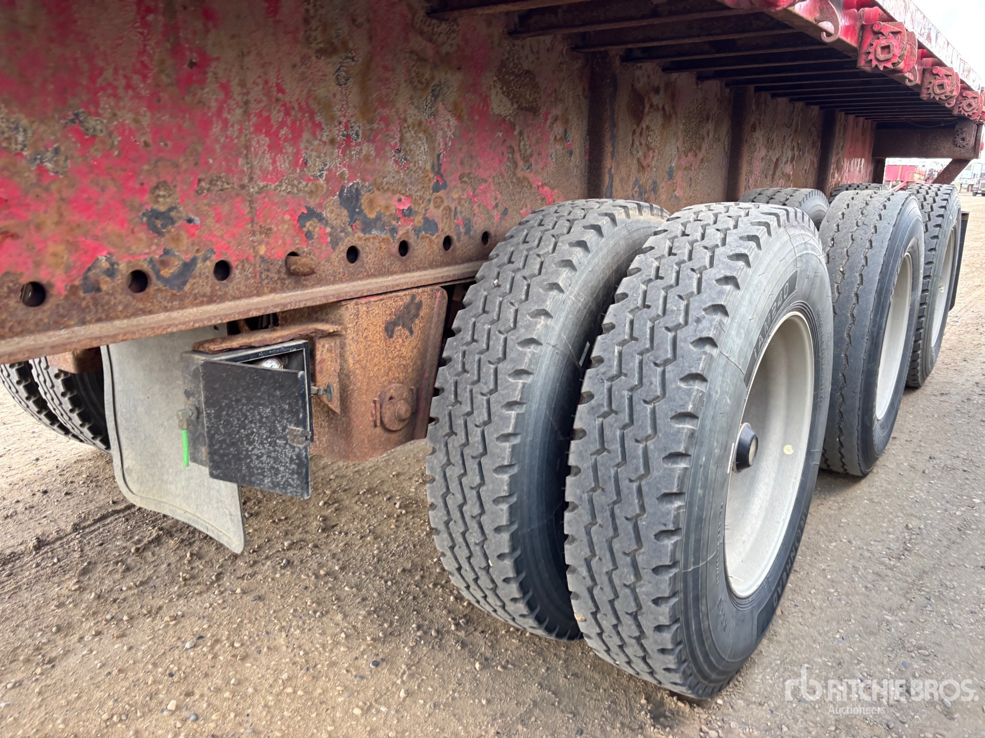 2013 Manac 39 ft Tri/A Flatbed