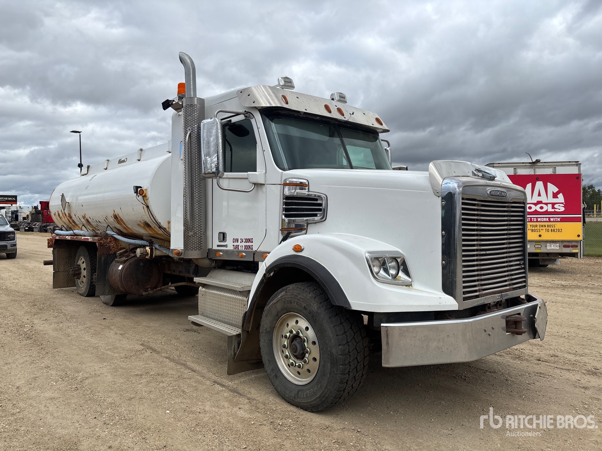 2013 Freightliner CORONADO SD