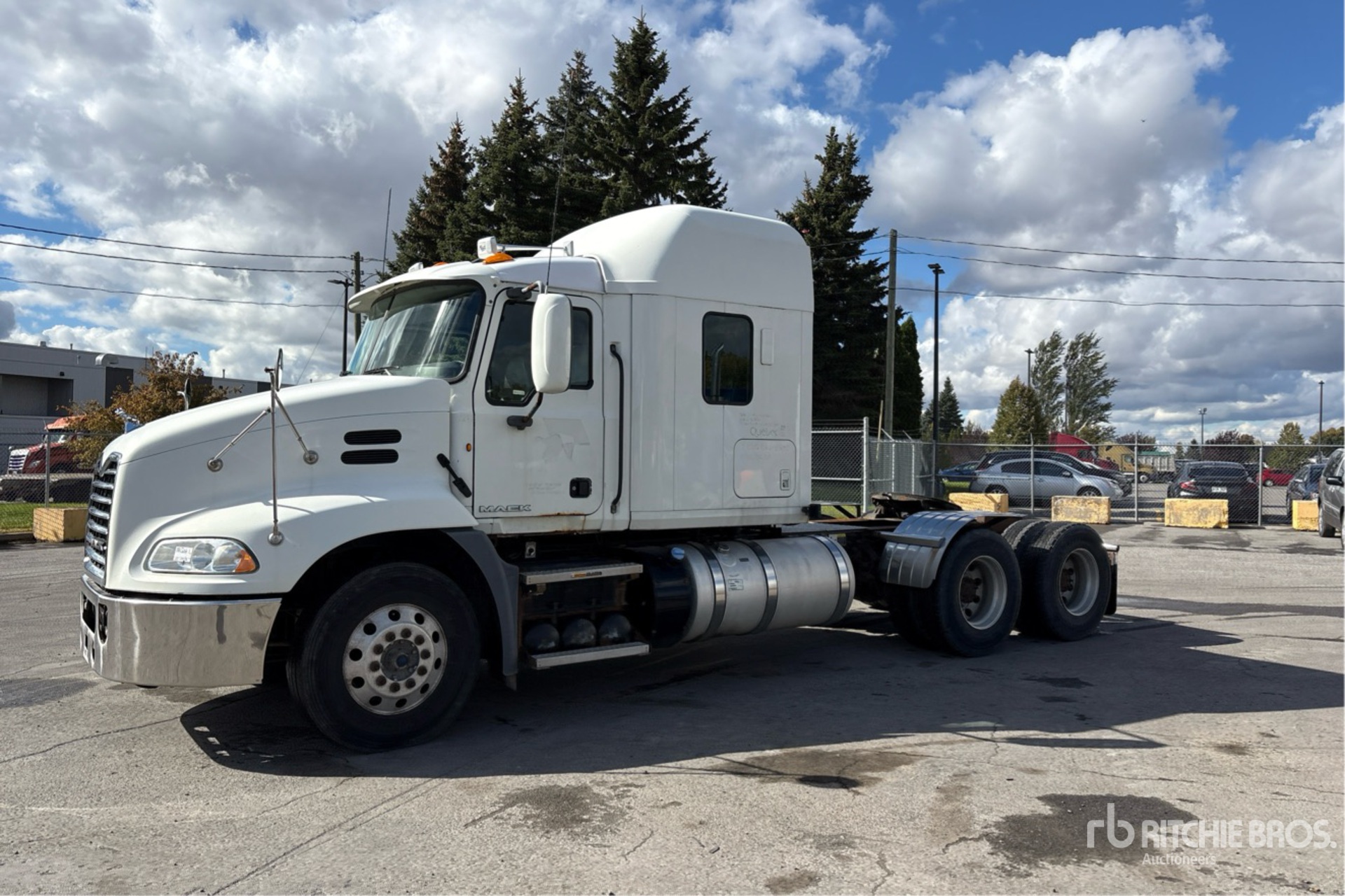 Photo of 2011 Mack CXU613