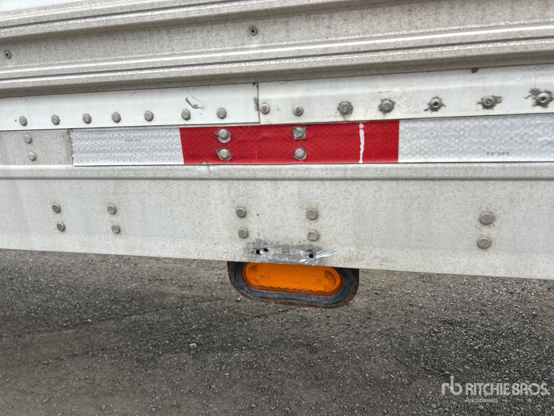 2009 Manac 53 FT X 102 IN T/A