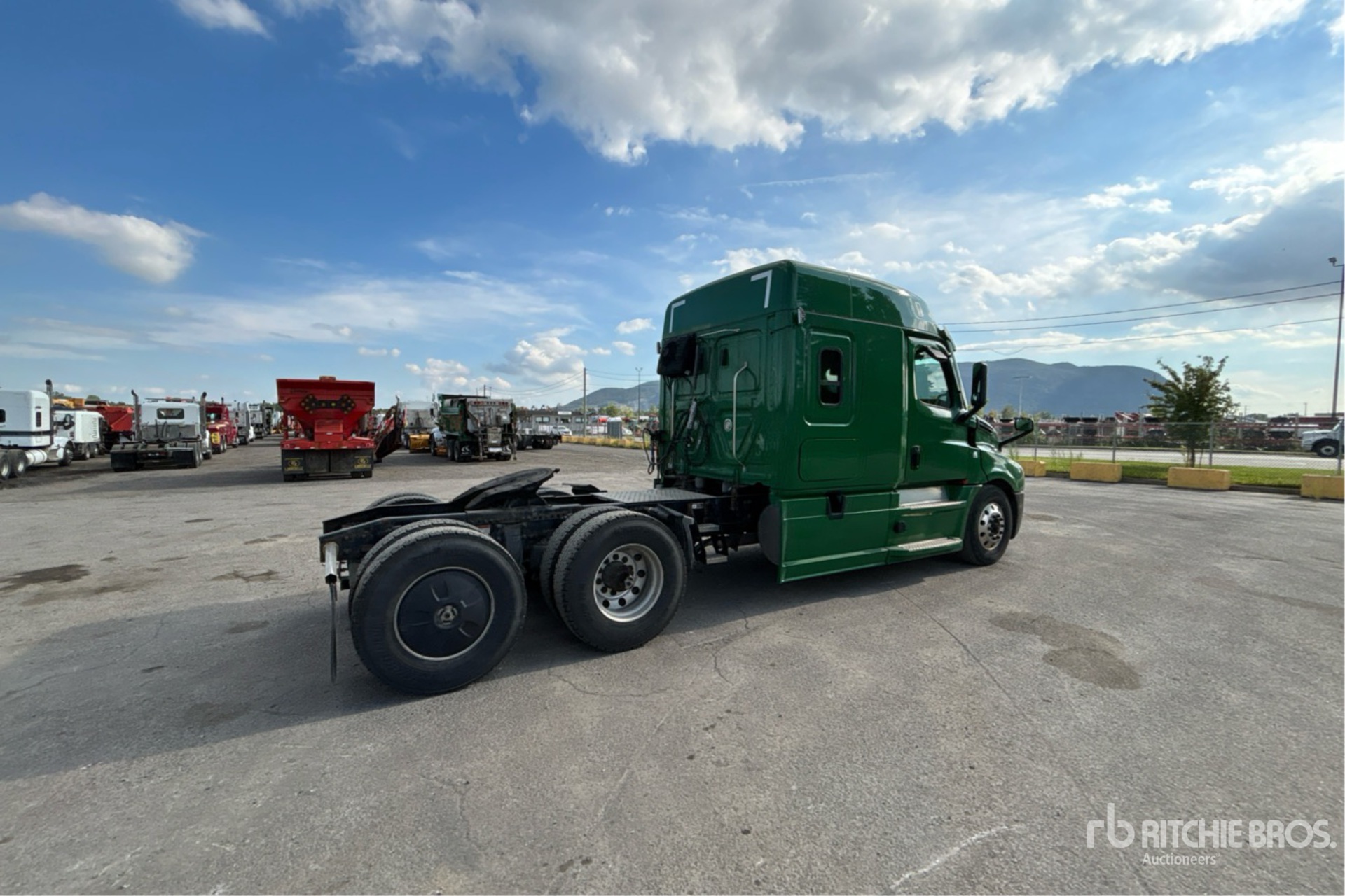 2021 Freightliner CASCADIA 126