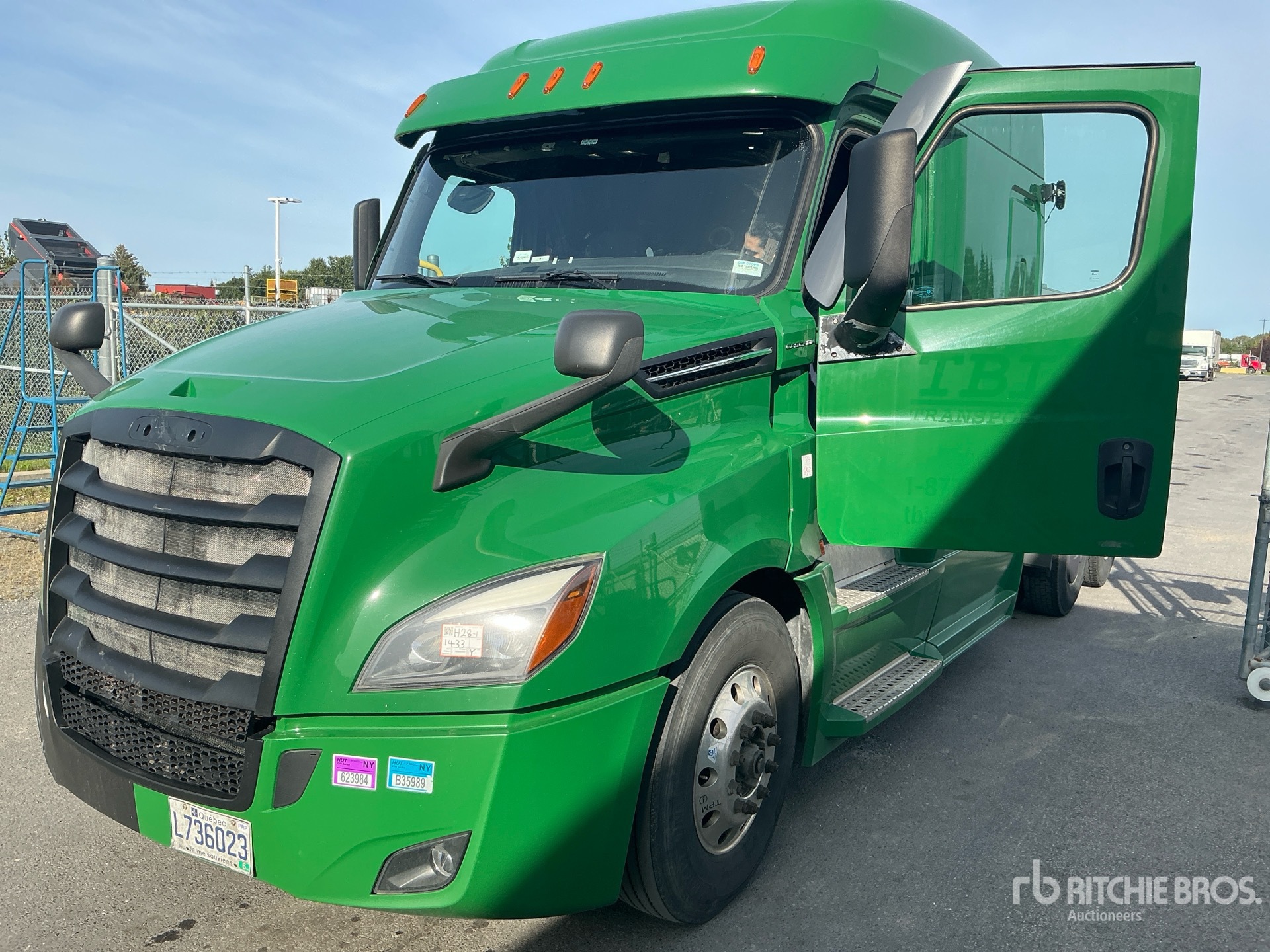 2021 Freightliner CASCADIA 126