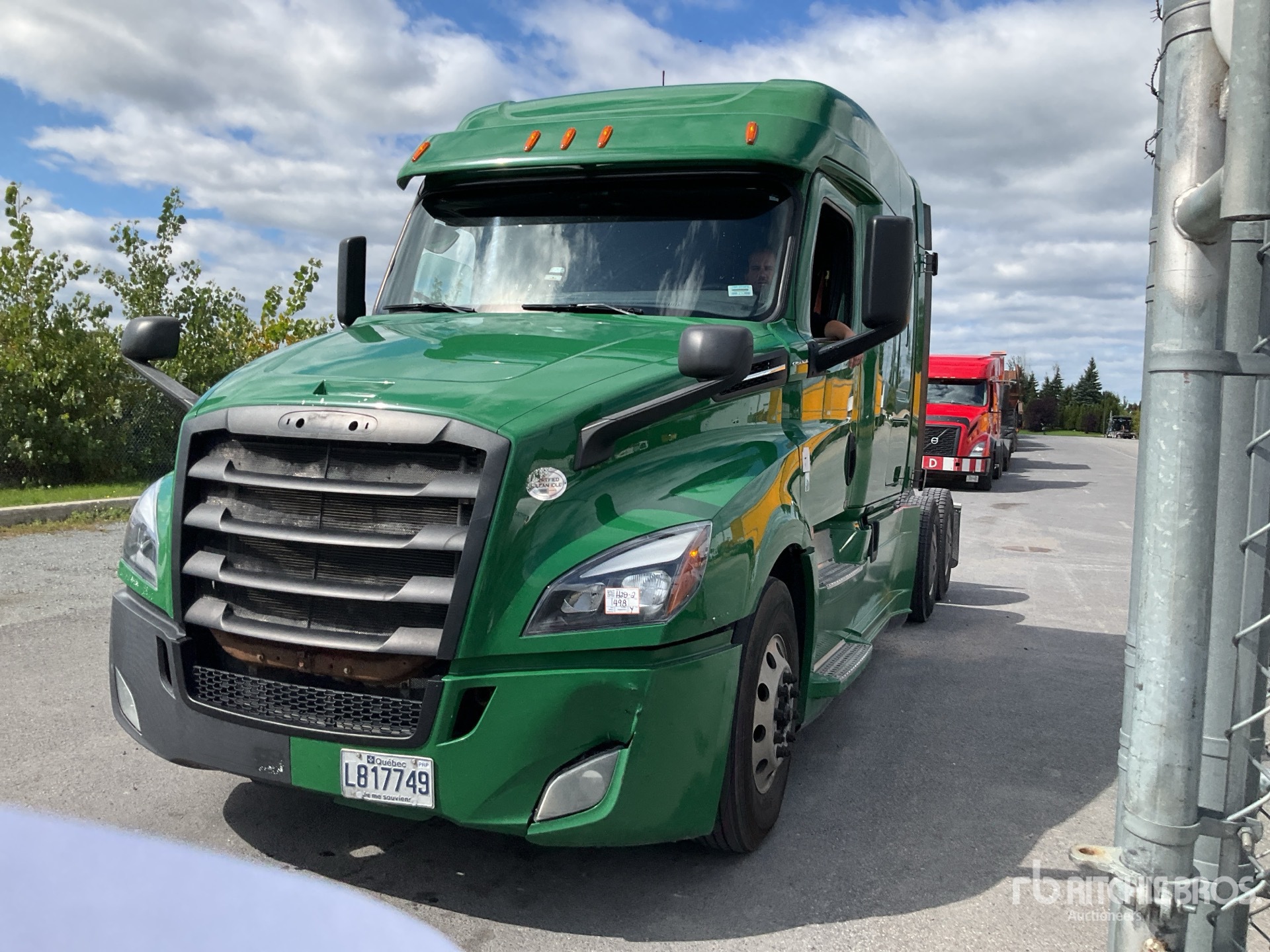 2020 Freightliner CASCADIA 126