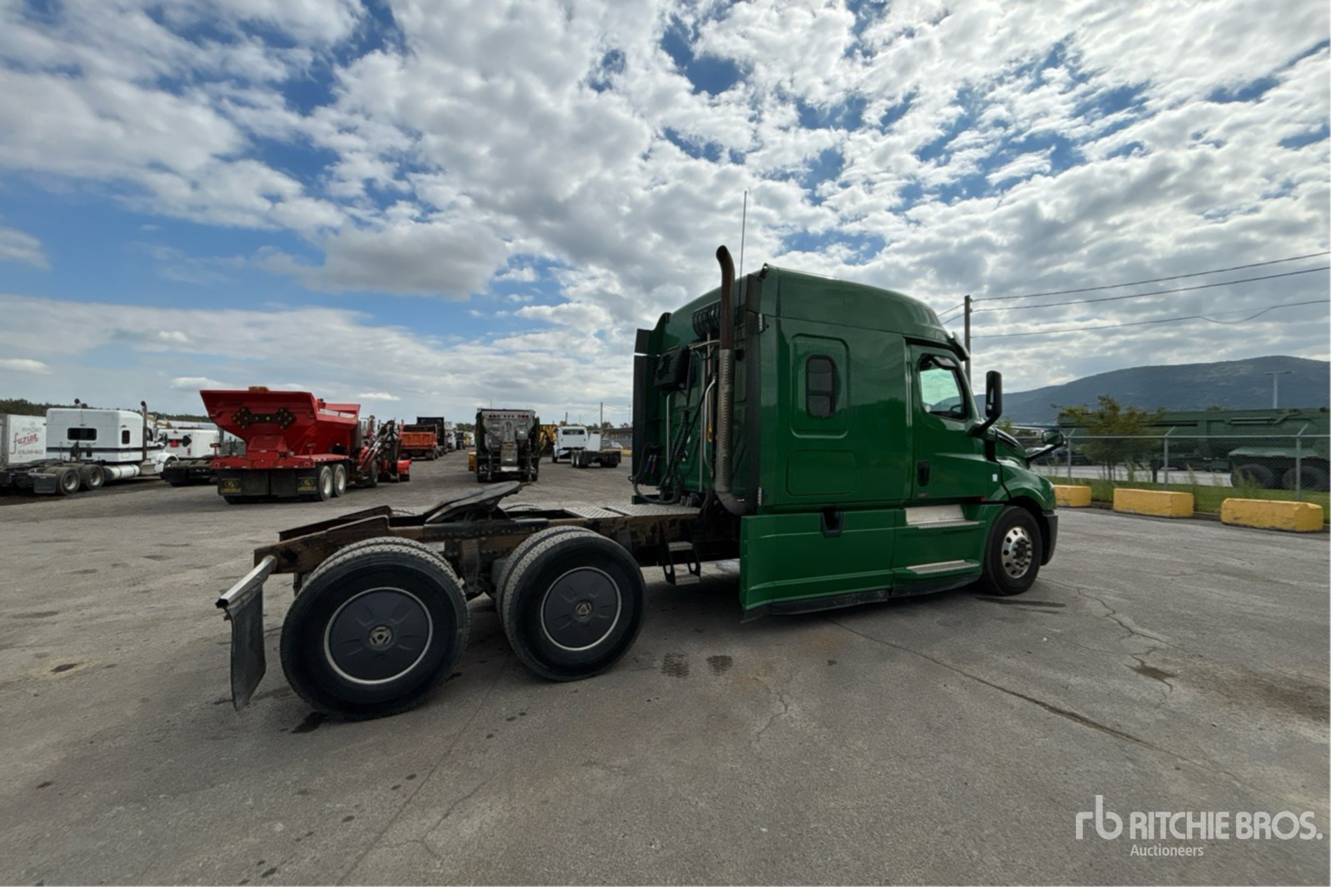 2020 Freightliner CASCADIA 126