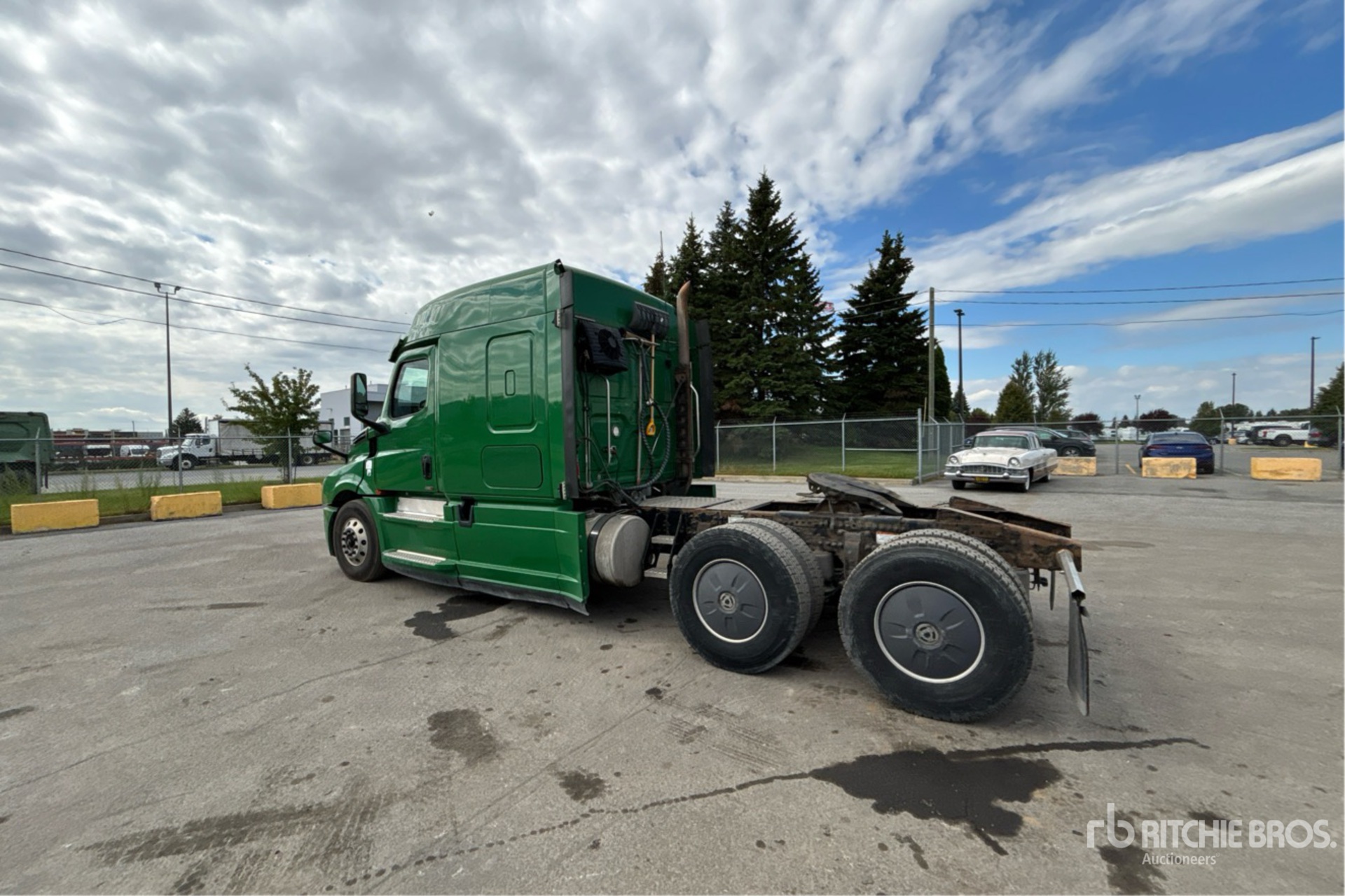 2020 Freightliner CASCADIA 126