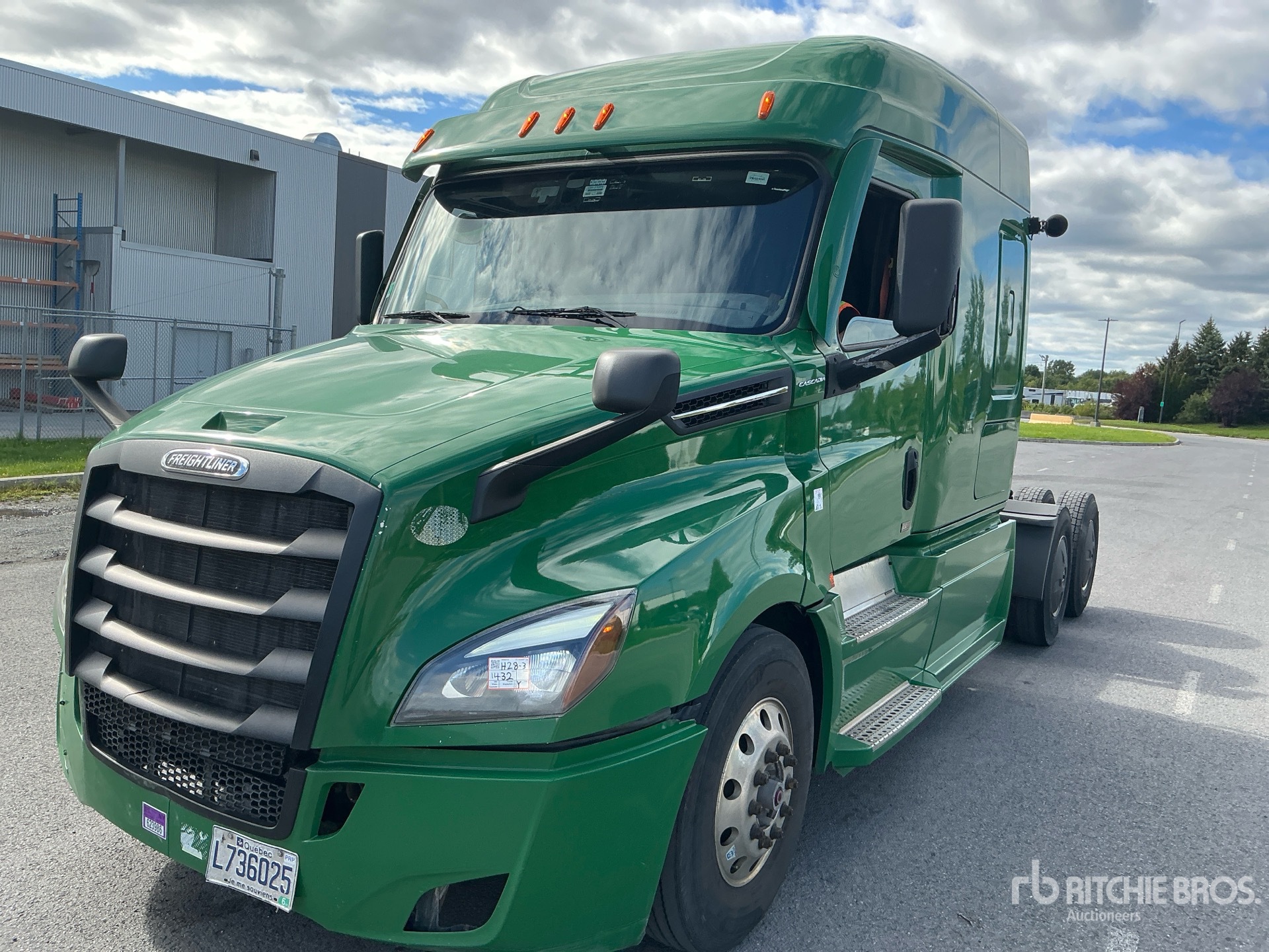 2021 Freightliner CASCADIA 126