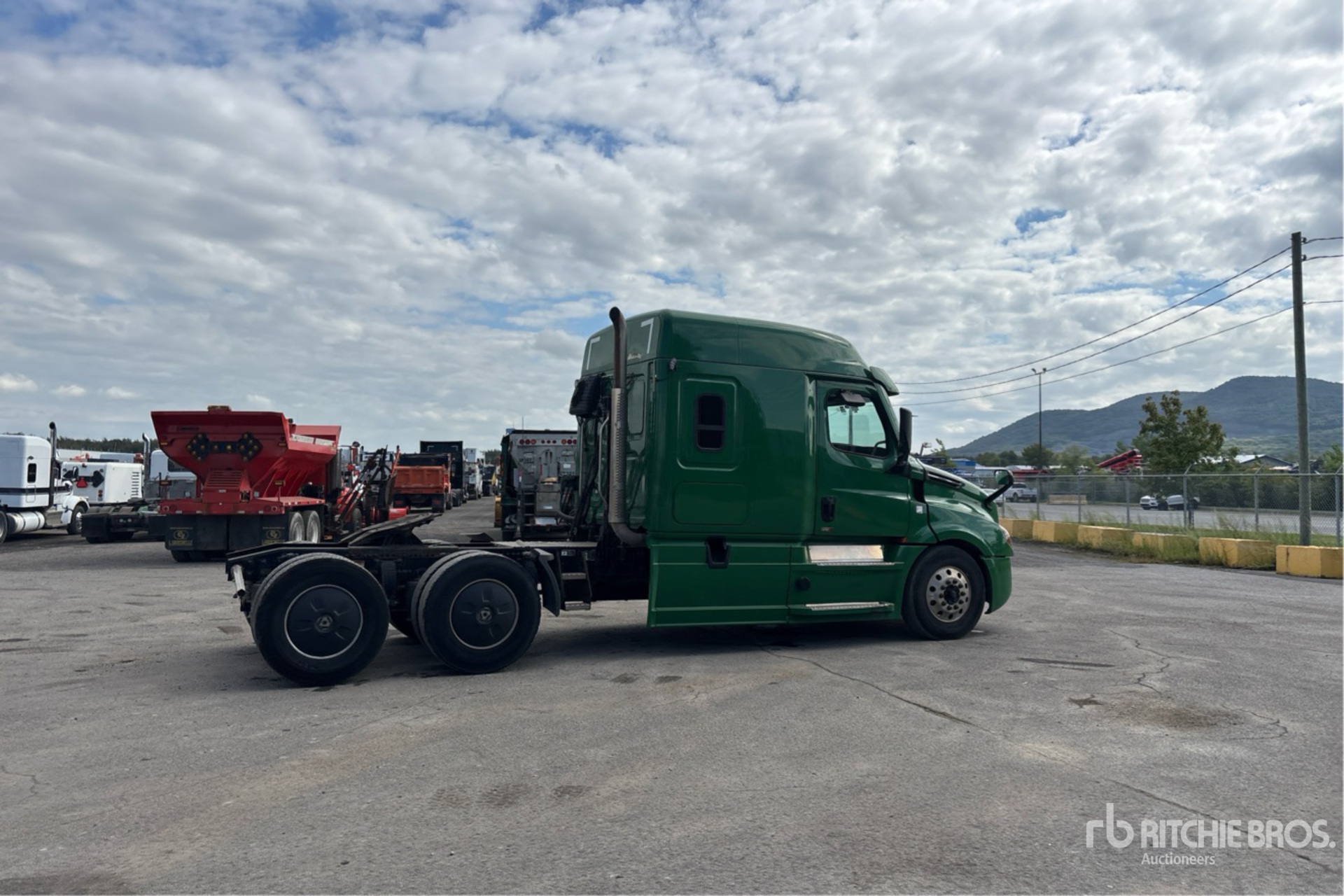 2021 Freightliner CASCADIA 126